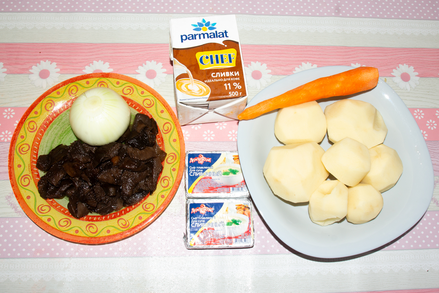 ингредиенты для рецепта Сырный крем-суп с грибами продукты для рецепта Сырный крем-суп с грибами