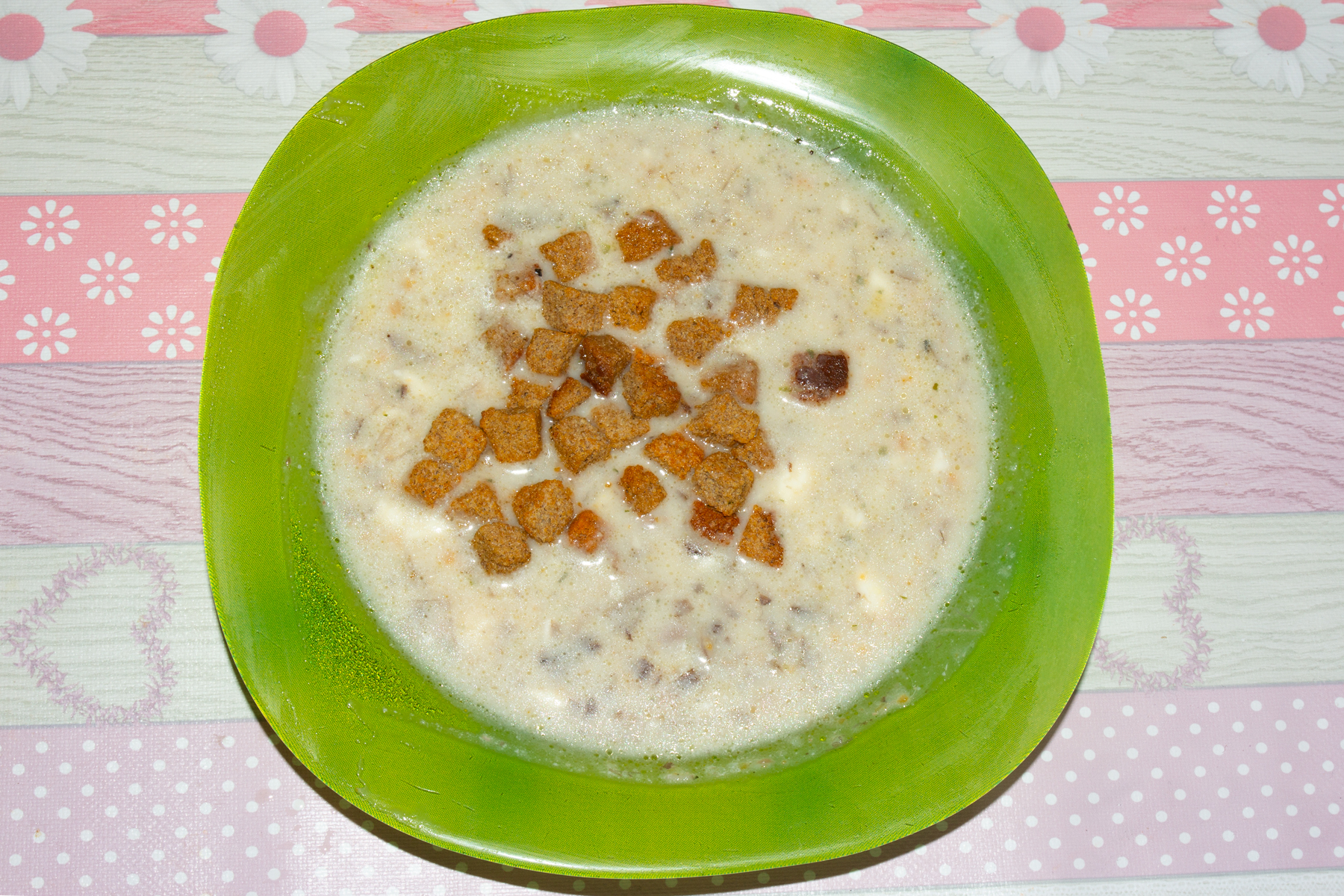 Фото к рецепту Сырный крем-суп с грибами Сырный крем-суп с грибами