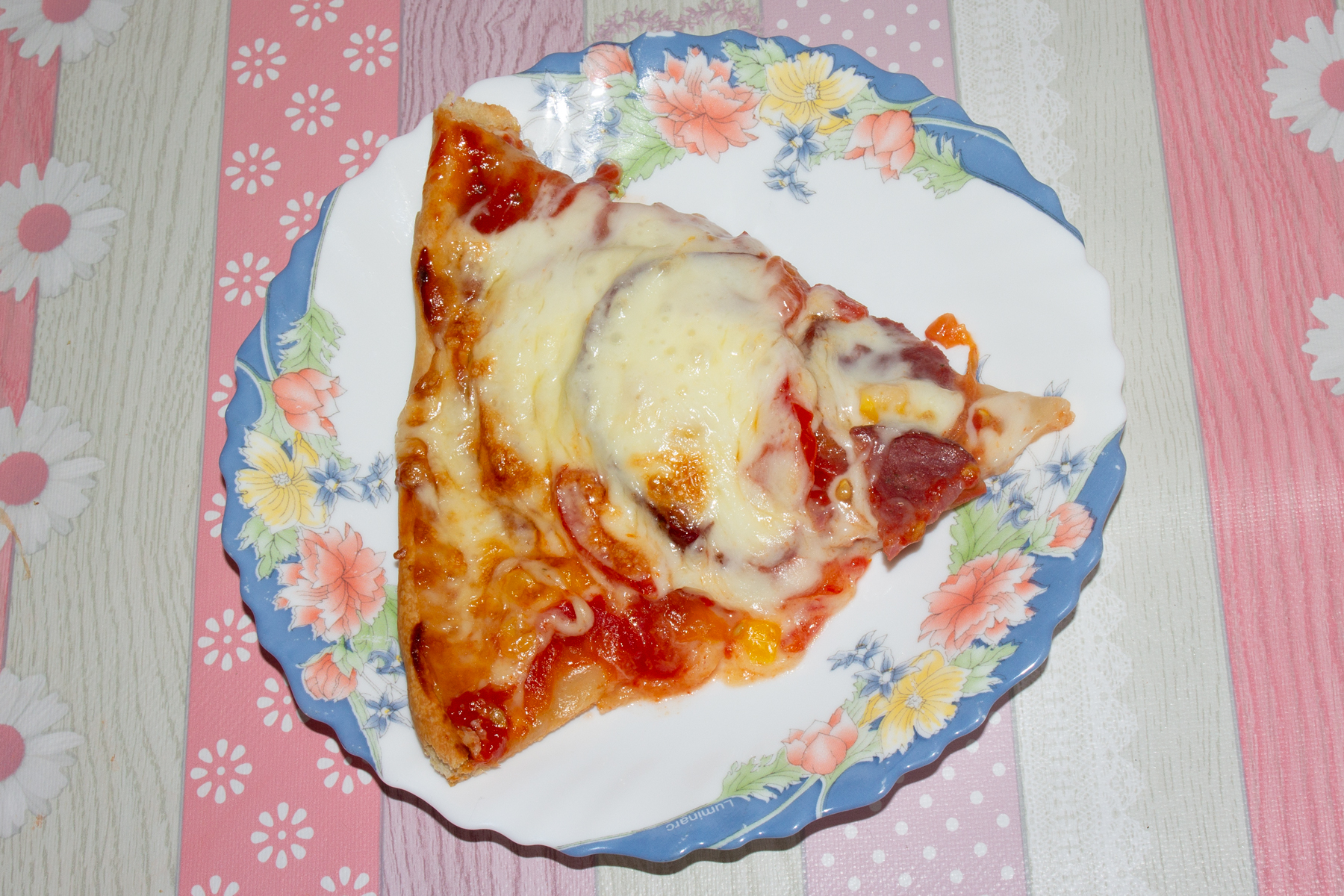 Фото к рецепту Пицца с ветчиной и помидорами Пицца с ветчиной и помидорами