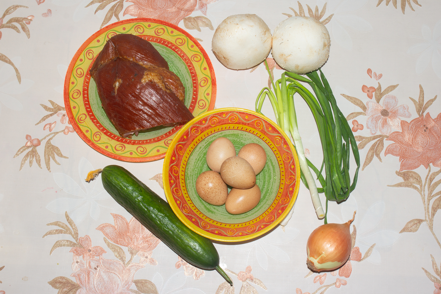 продукты для рецепта Салат с копченой курицей, свежим огурцом и грибами