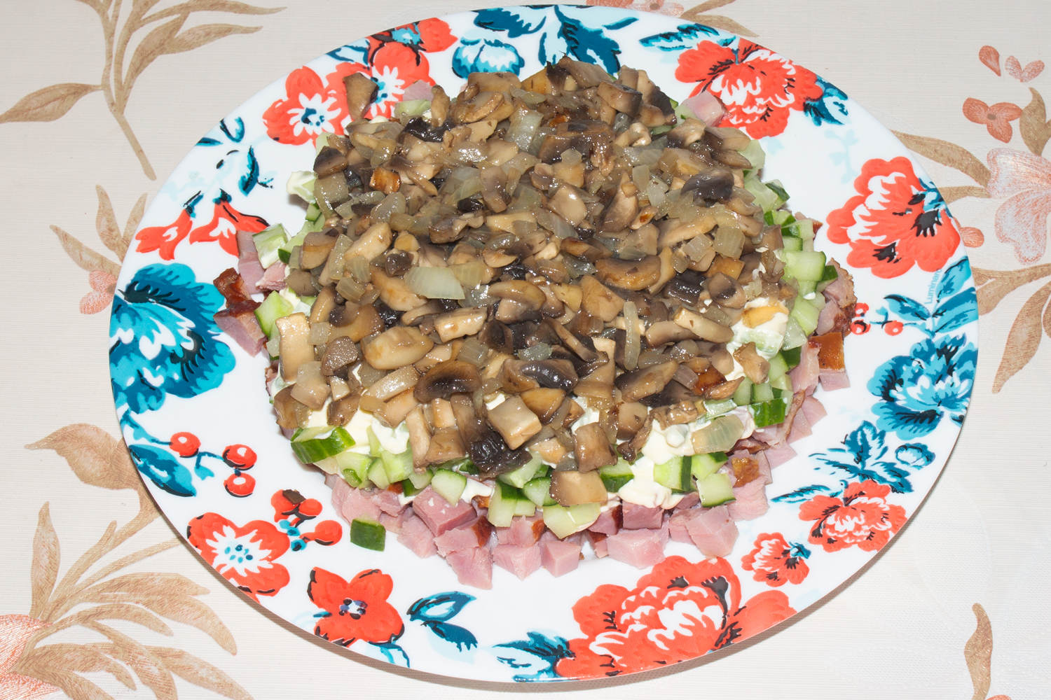 3 слой по рецепту Салат с копченой курицей, свежим огурцом и грибами