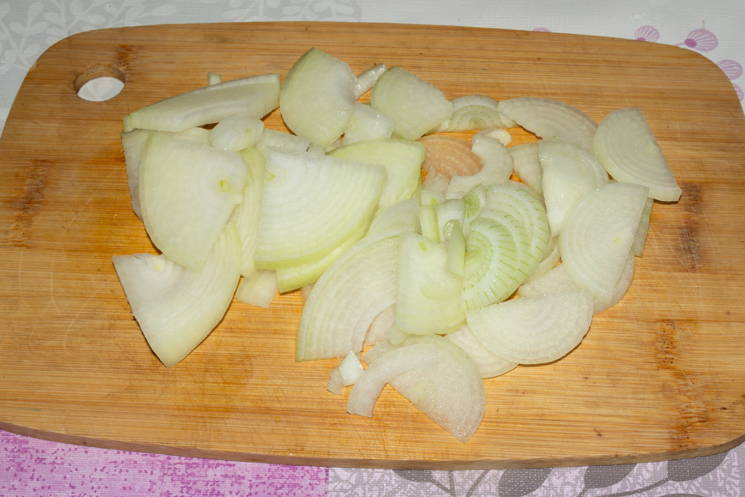 лук нарежьте по рецепту Плов из утки нарезанный лук по рецепту Плов из утки