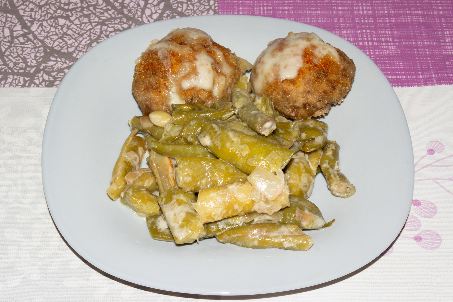 Фото к рецепту Котлеты в сухарях Котлеты в сухарях