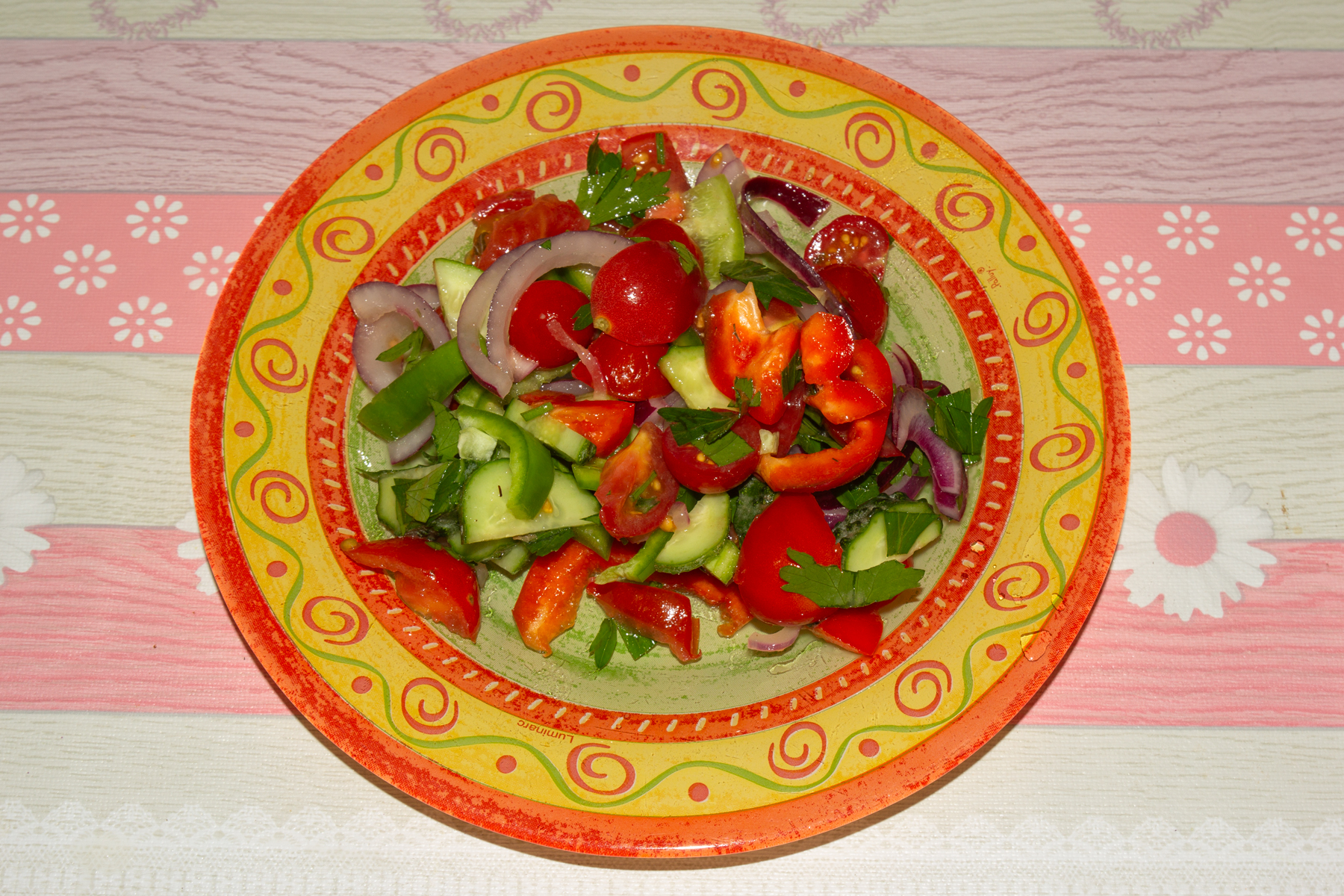 Фото к рецепту Овощной салат с горчичной заправкой Овощной салат с горчичной заправкой