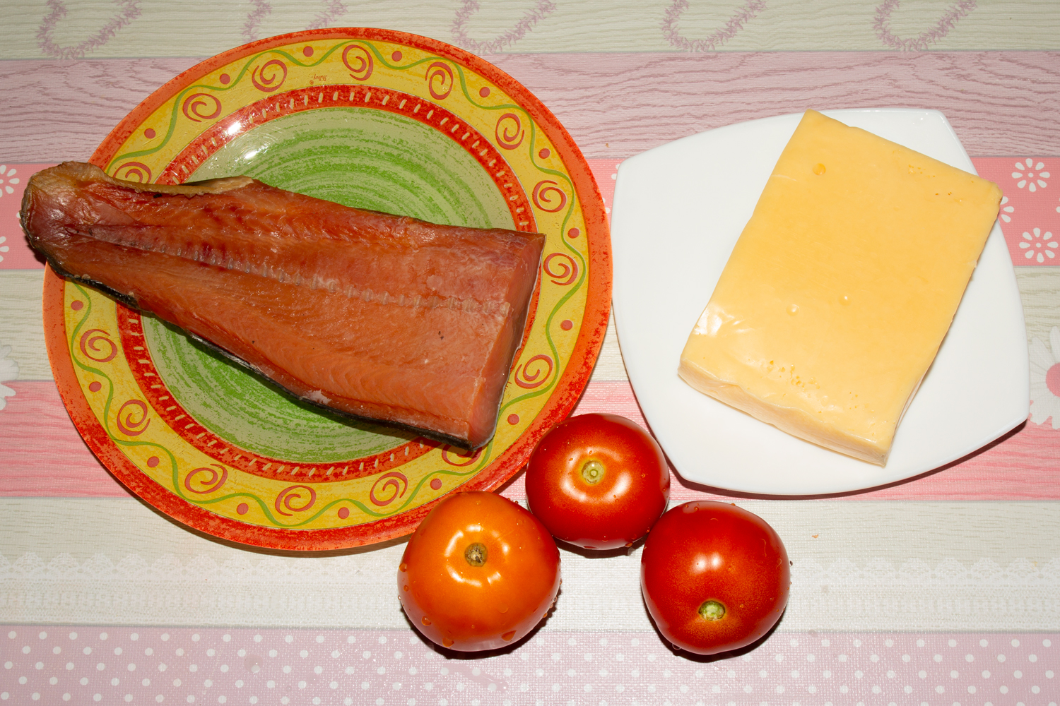 продукты для рецепта Салат с копченой рыбой Гурман