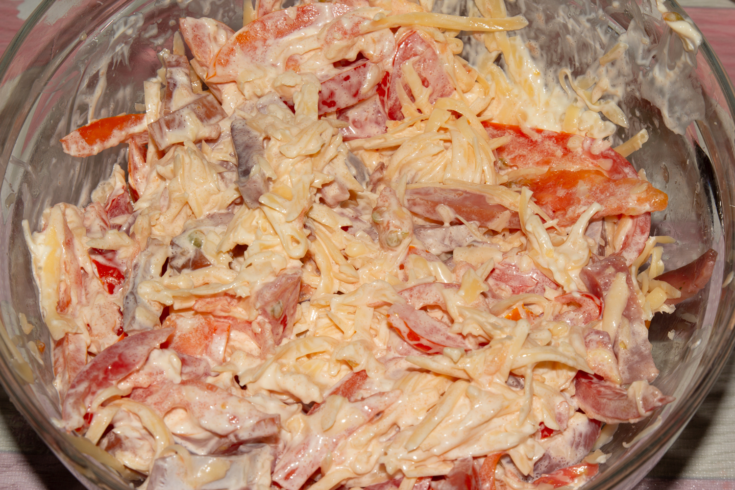 готовый салат по рецепту Салат с копченой рыбой Гурман