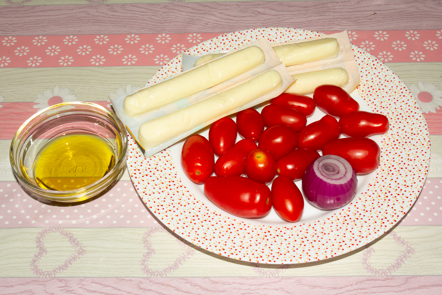 ингредиенты для рецепта Салат из красного перца и моцареллы продукты для рецепта Салат из красного перца и моцареллы