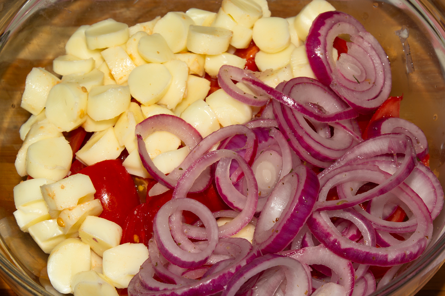 салат приготовленный по рецепту Салат из красного перца и моцареллы готовый салат по рецепту Салат из красного перца и моцареллы