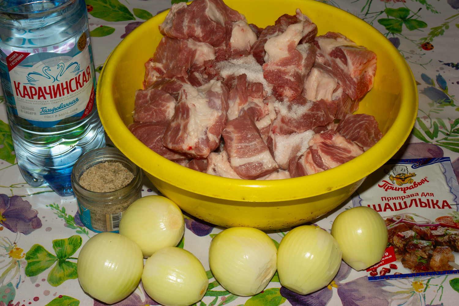 продукты для рецепта Шашлык на минералке из свинины