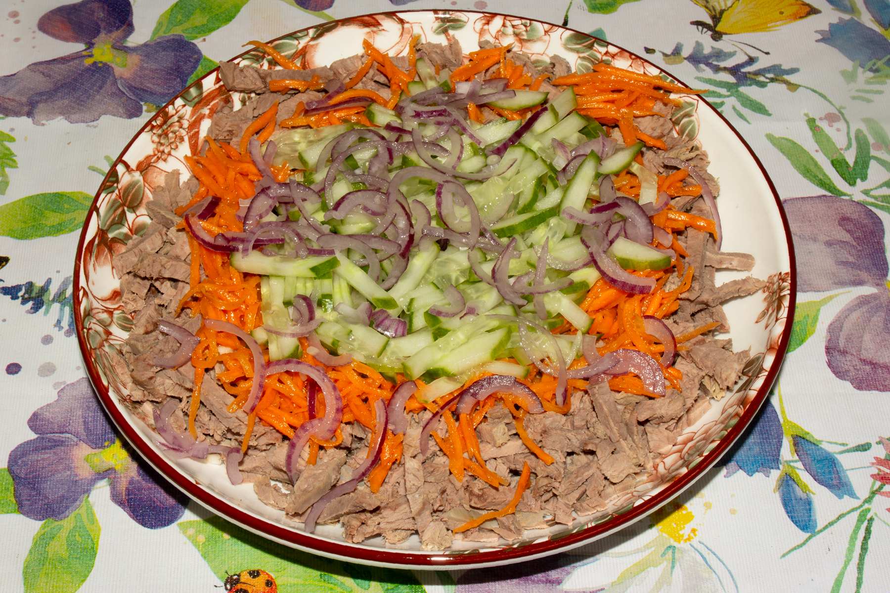 Фото к рецепту Салат с говядиной и морковью по-корейски Салат с говядиной и морковью по-корейски