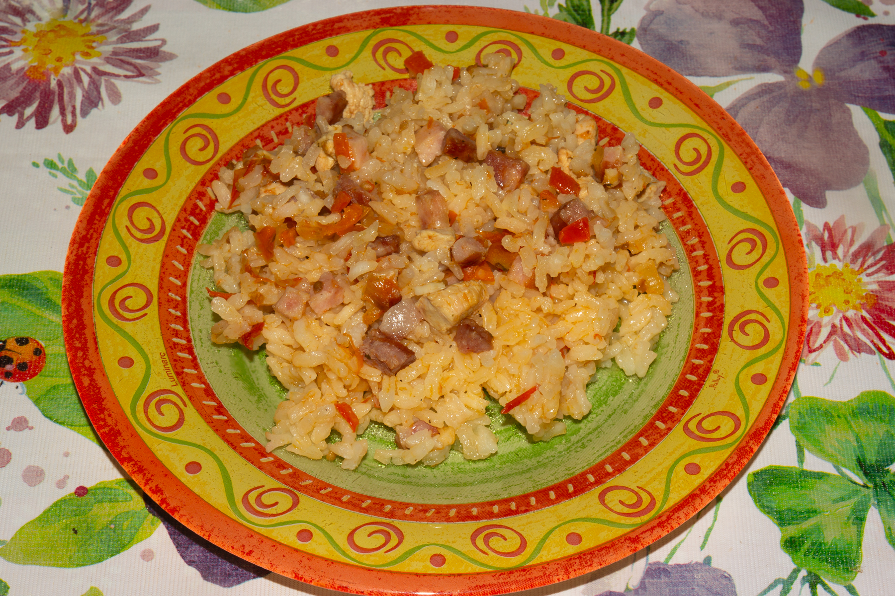 Фото к рецепту Плов с колбасой и овощами Плов с колбасой и овощами