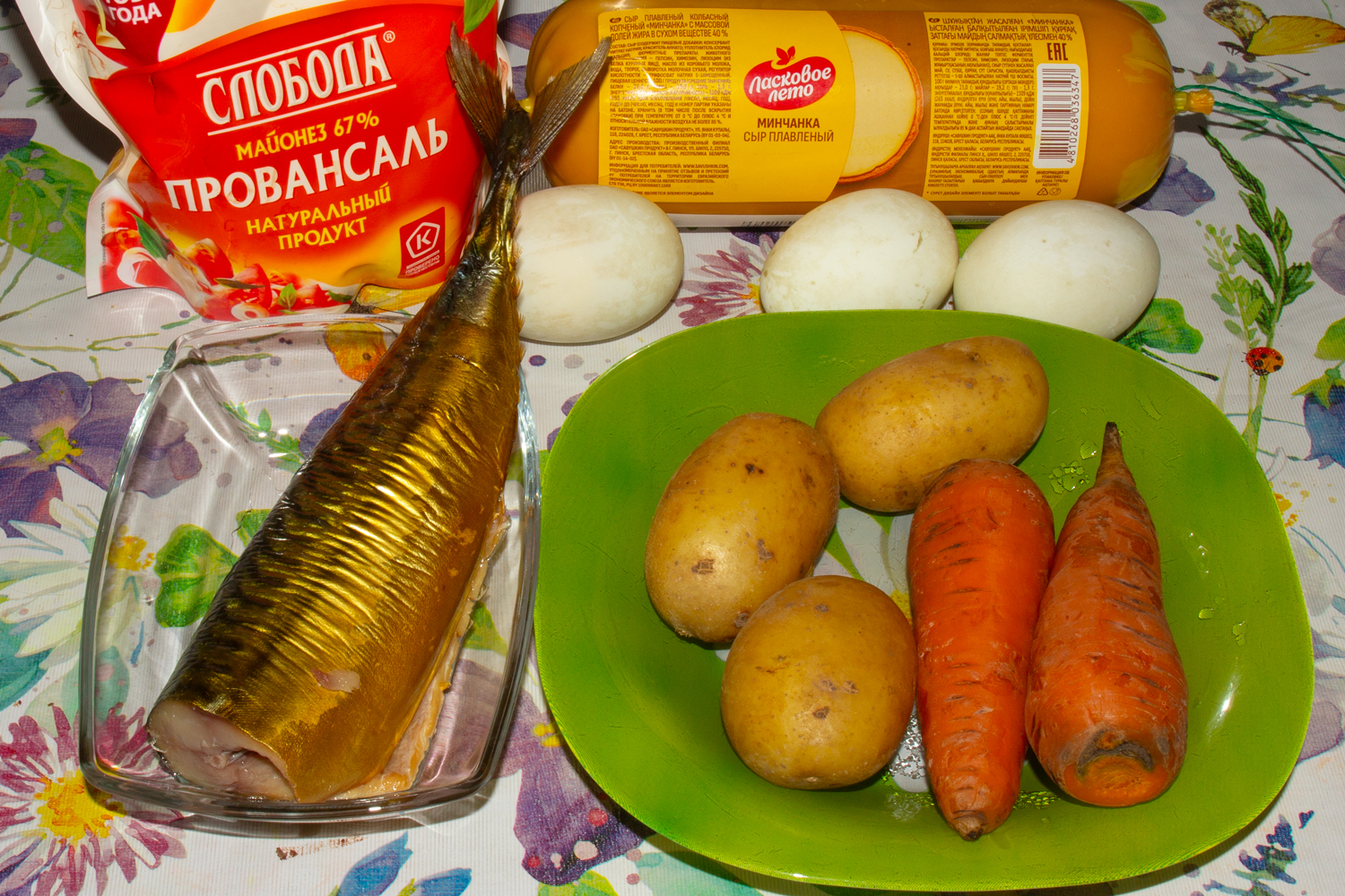 продукты для рецепта Салат Мимоза с копченой скумбрией