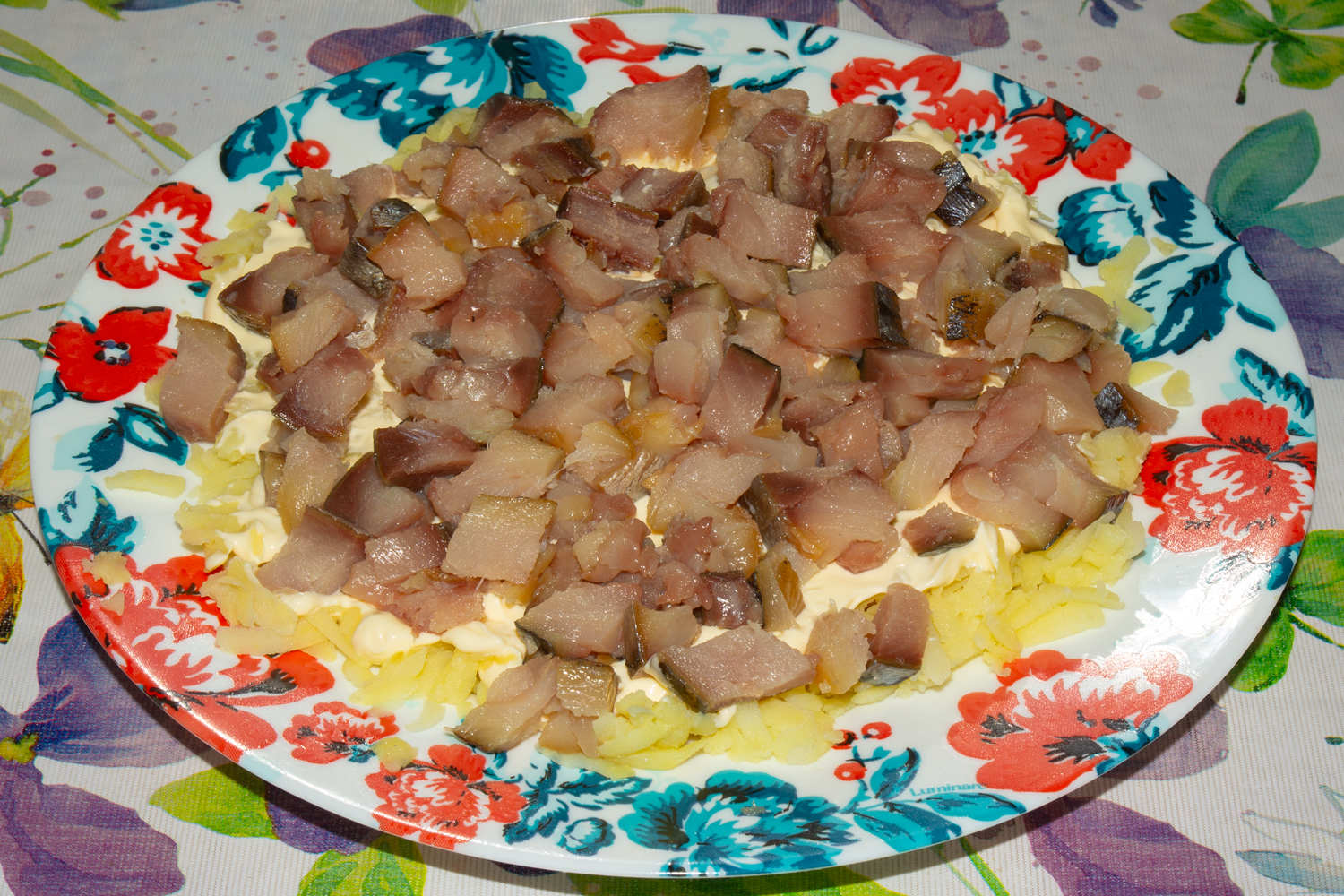 слой из скумбрии по рецепту Салат Мимоза с копченой скумбрией