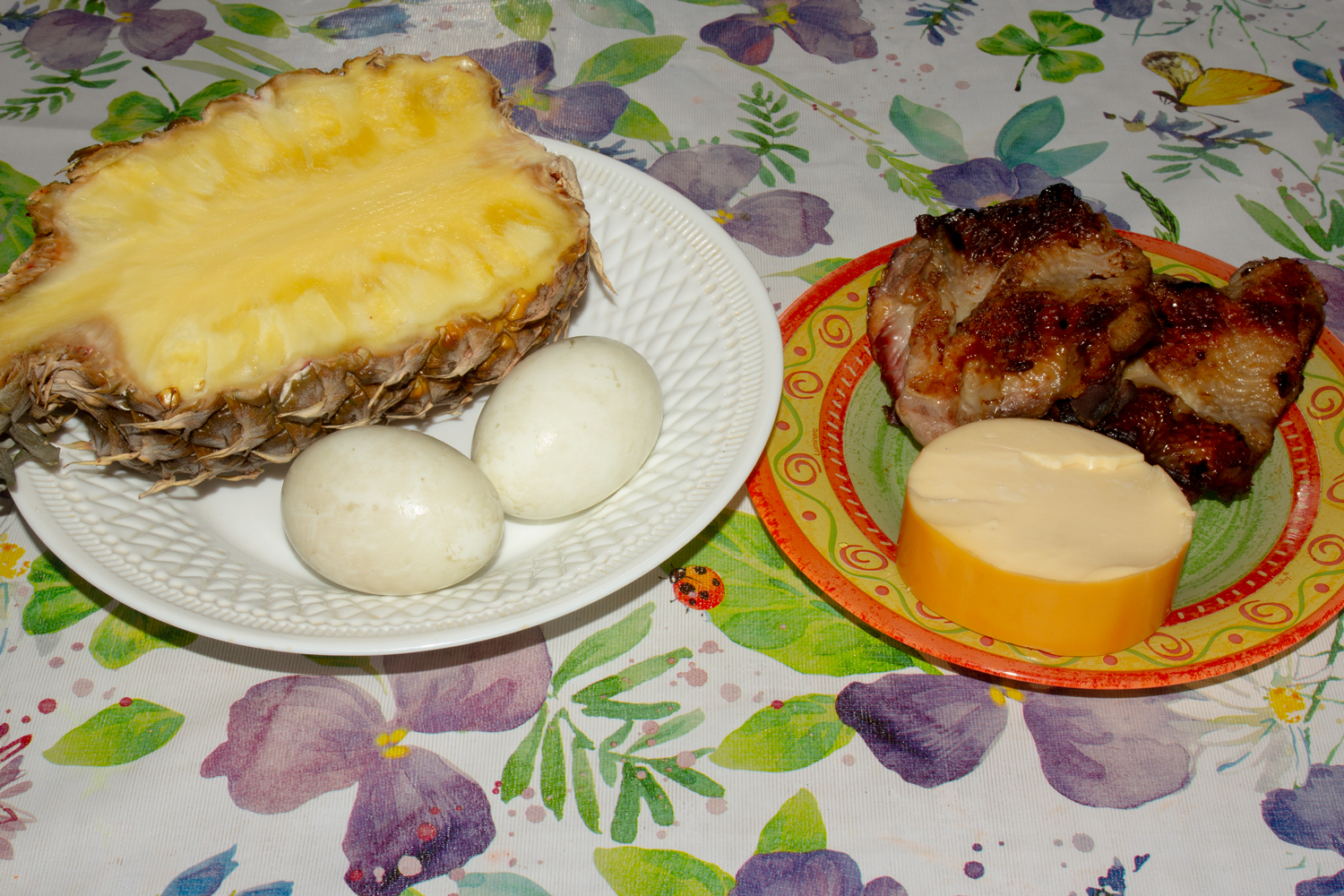 продукты для рецепта Слоеный салат с курицей и ананасами