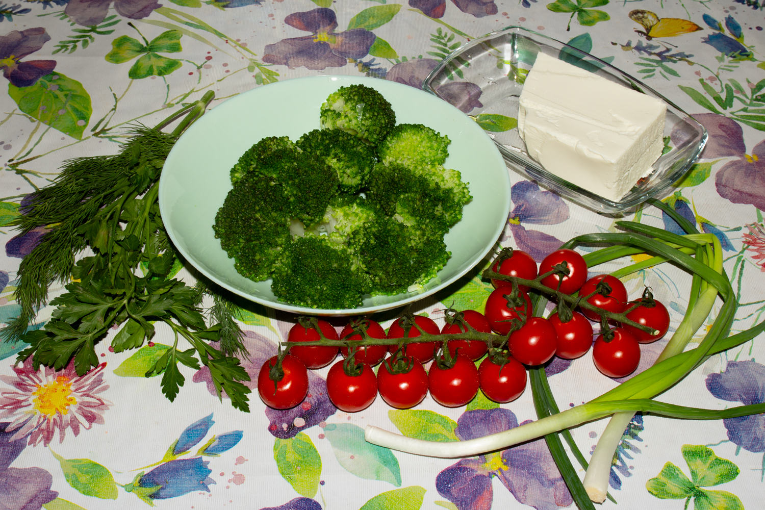 продукты для рецепта Салат с брокколи и брынзой