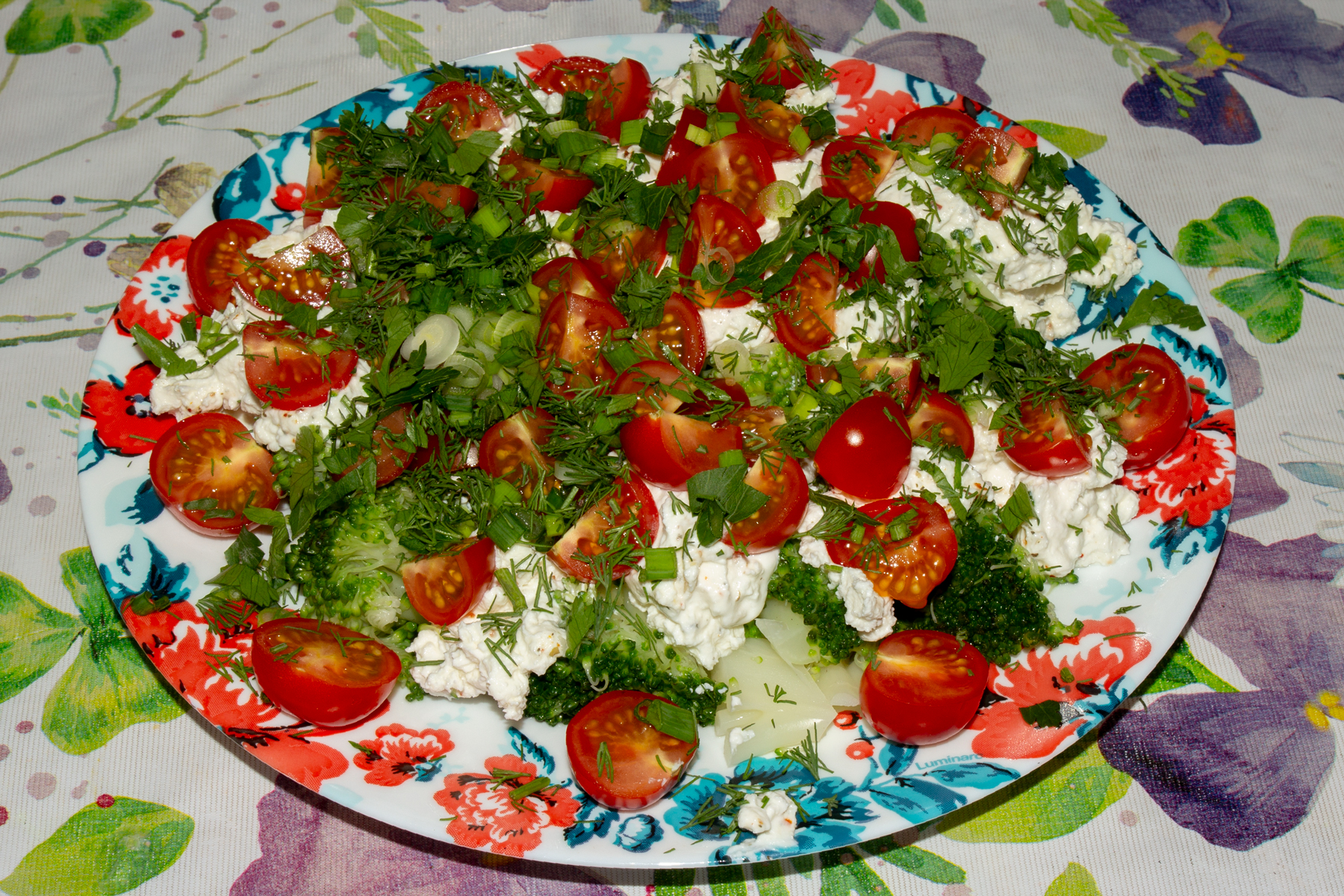 Салат с брокколи и брынзой