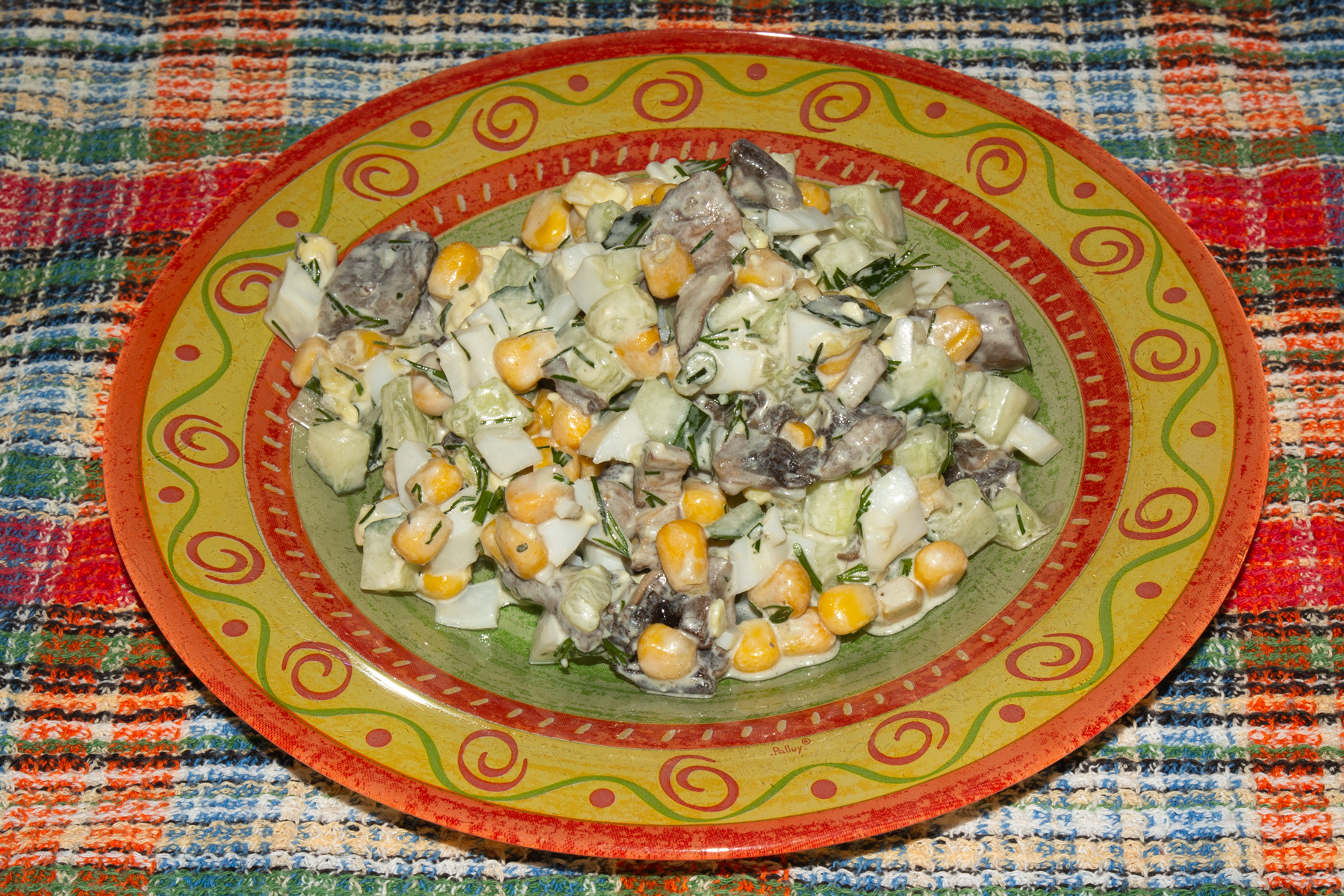 Фото к рецепту Салат с шампиньонами и кукурузой Салат с шампиньонами и кукурузой