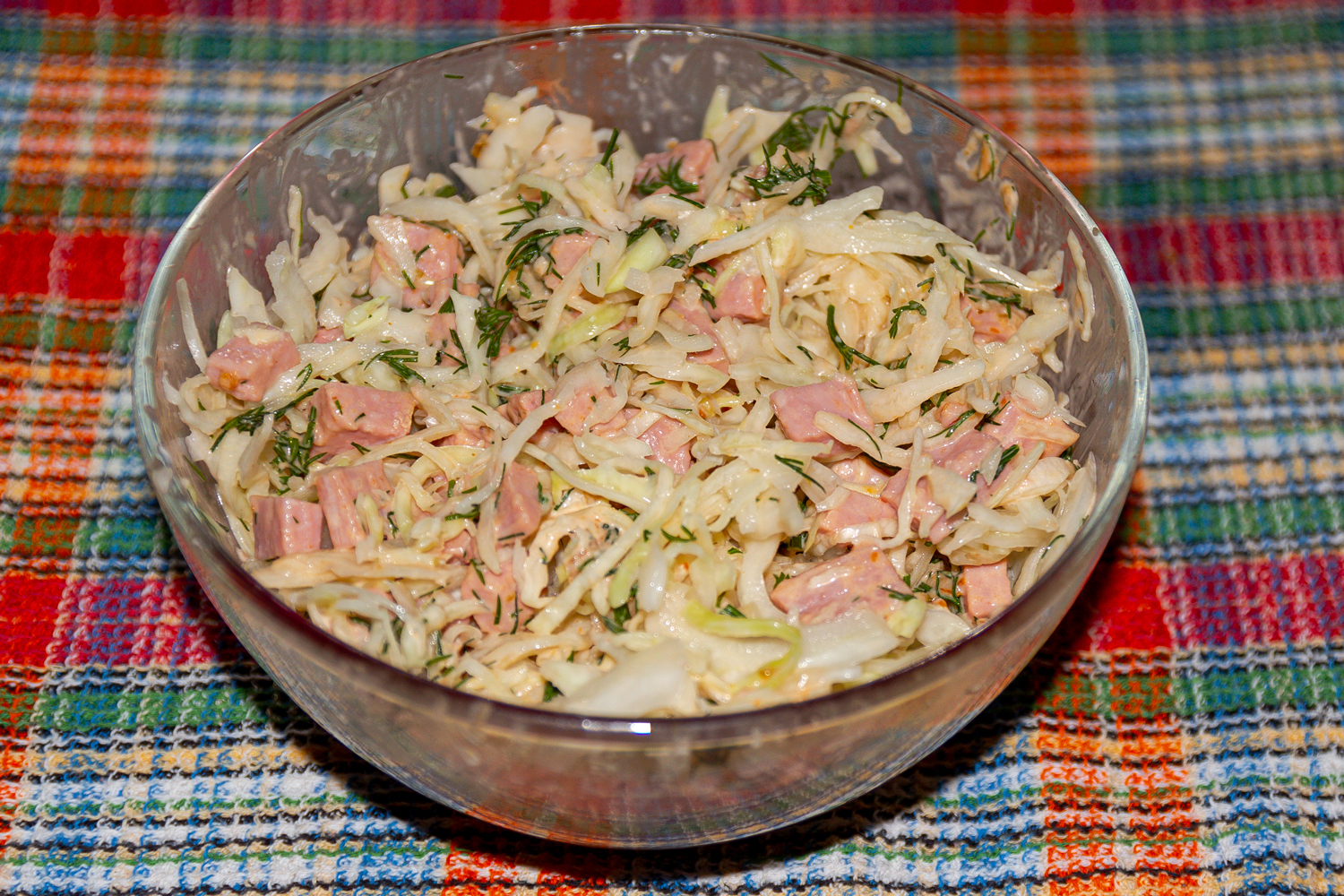 готовый салат по рецепту Салат с капустой и колбасой