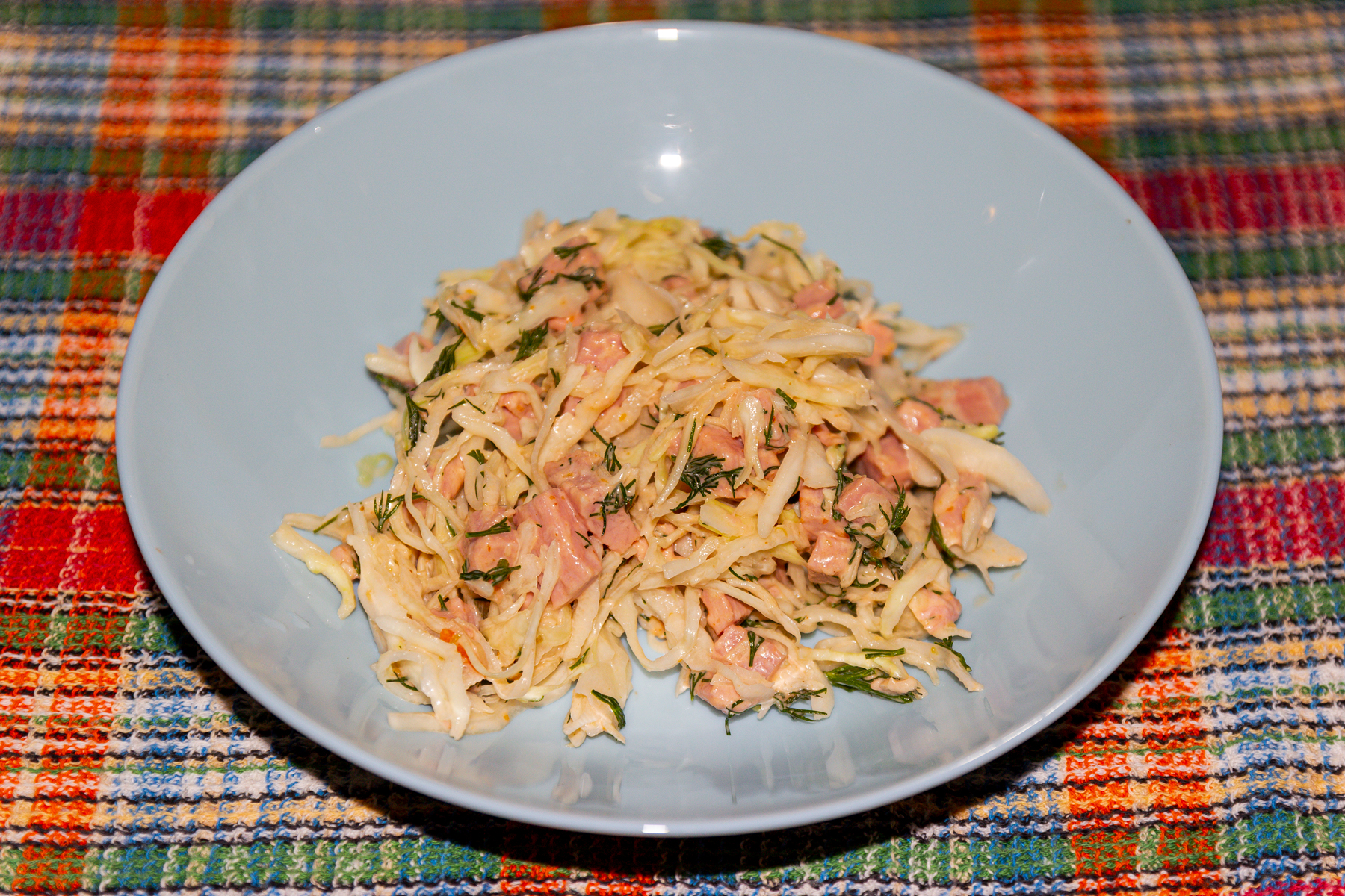 Салат с капустой и колбасой