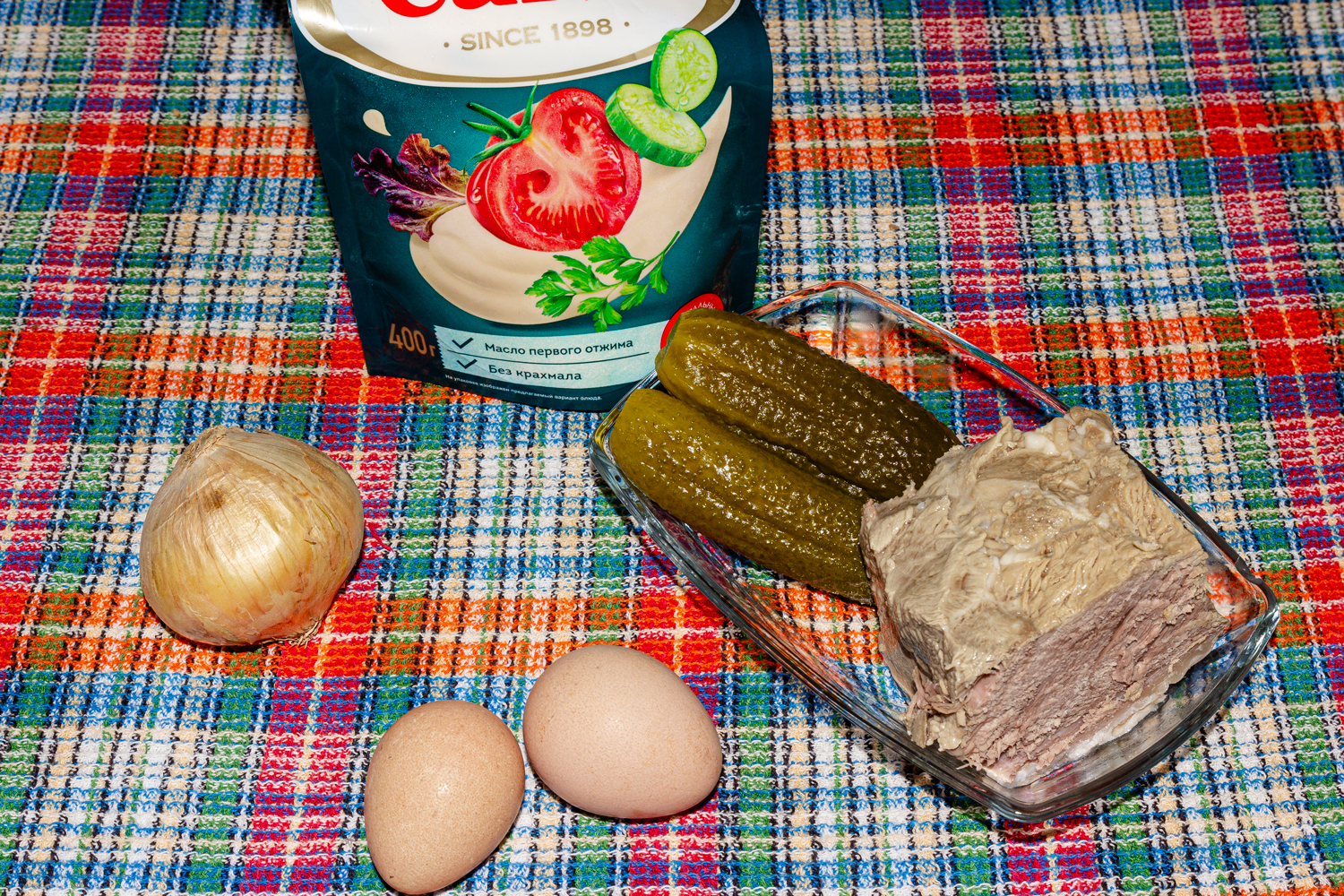 ингредиенты для рецепта Салат Министерский с говядиной и яичными блинчиками продукты для рецепта Салат Министерский с говядиной и яичными блинчиками