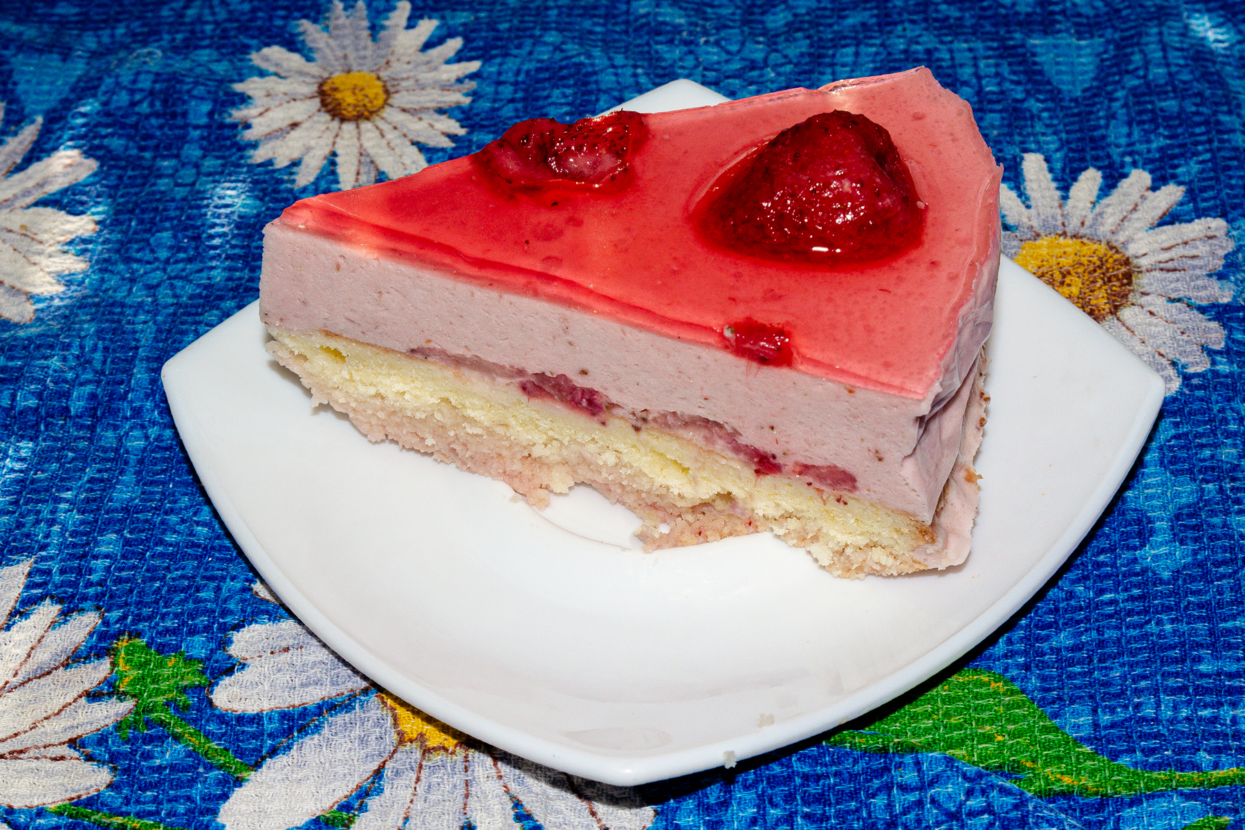 Фото к рецепту Клубничный торт-мусс Клубничный торт-мусс