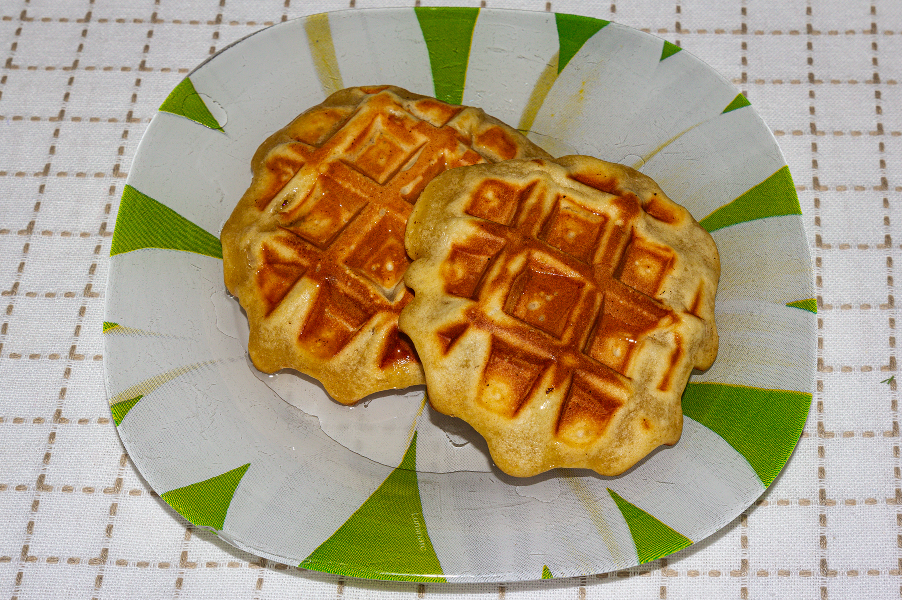 Фото к рецепту Вафли на ряженке в вафельнице Вафли на ряженке в вафельнице