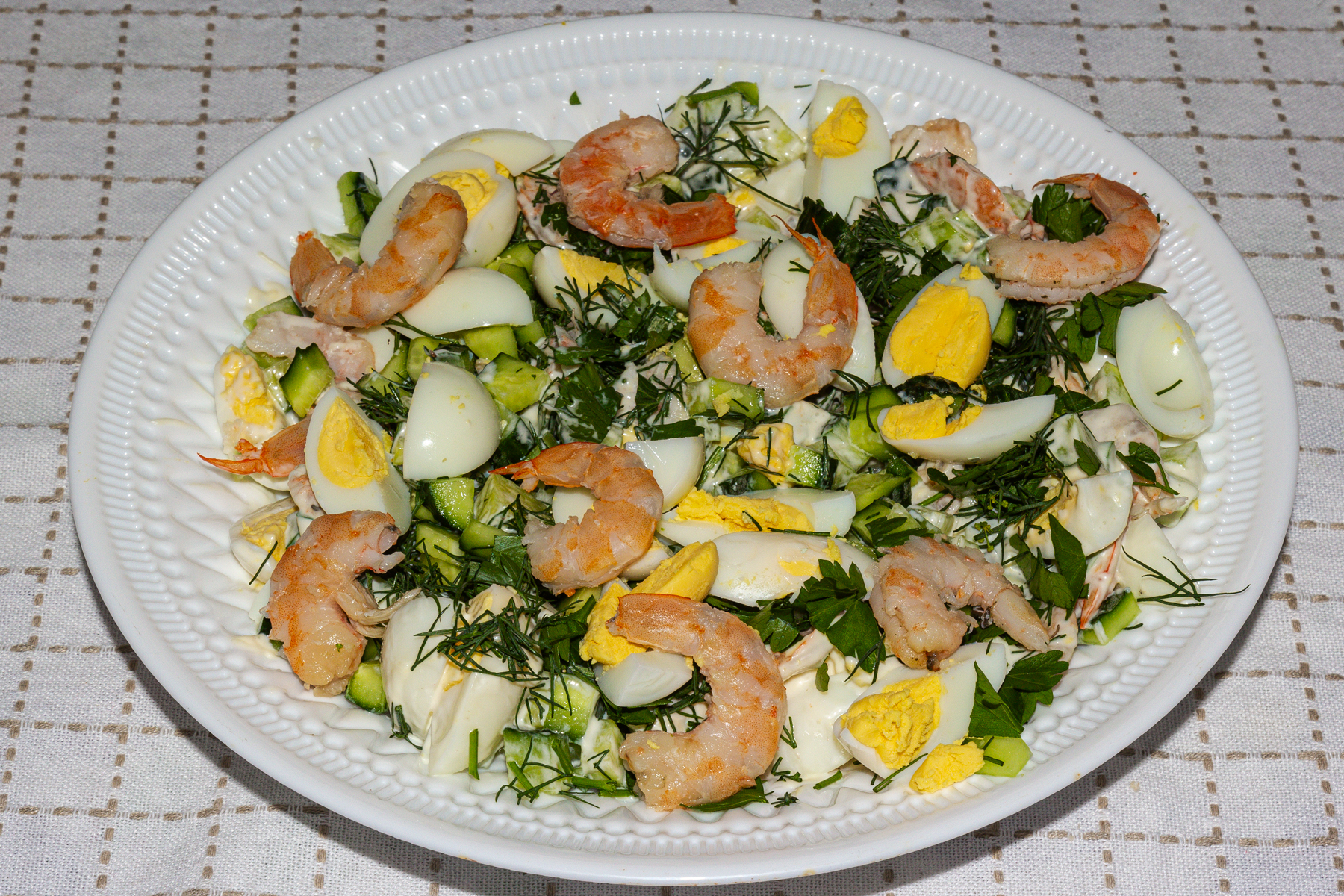 Салат с креветками и свежими огурцами