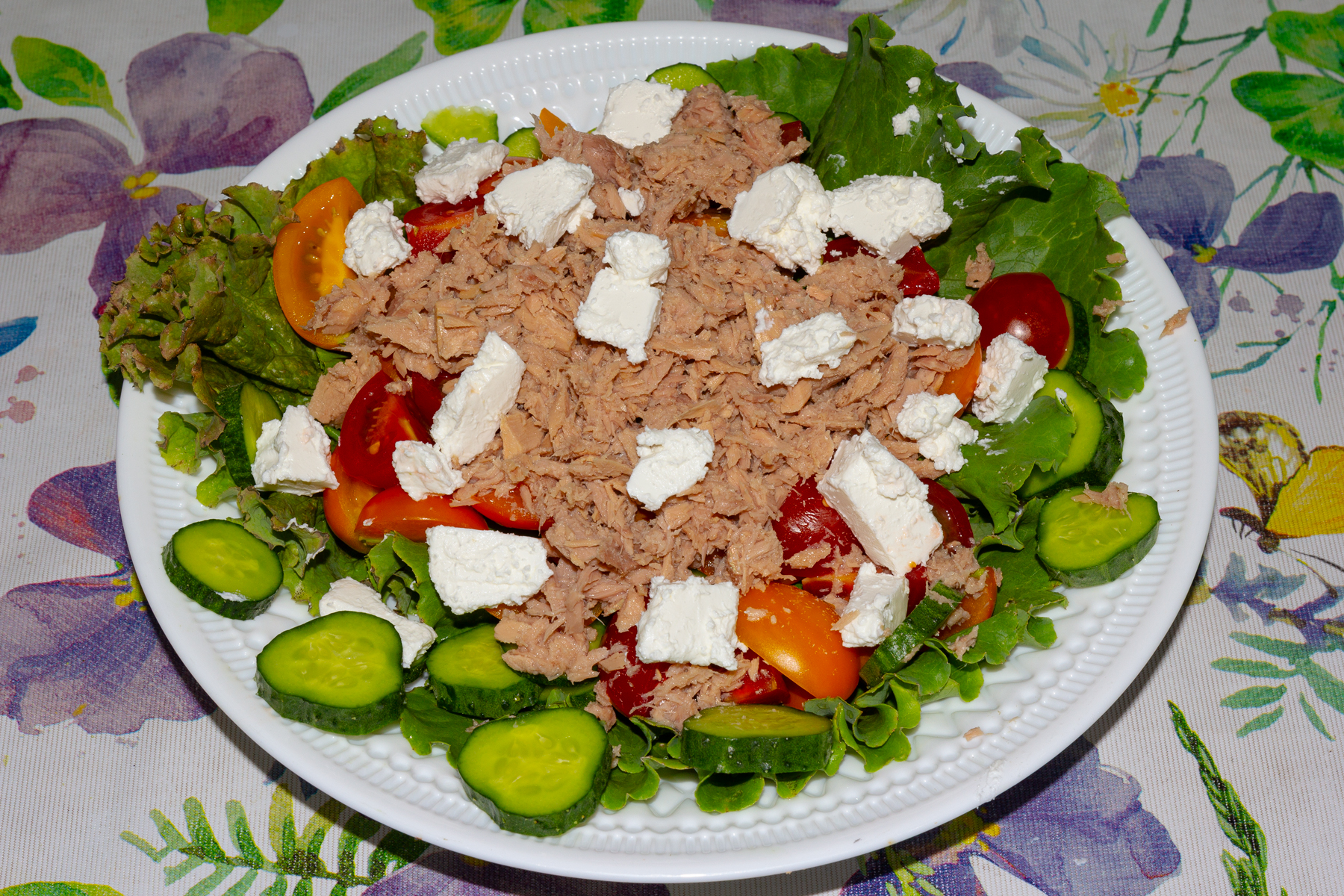 Салат с тунцом и брынзой 