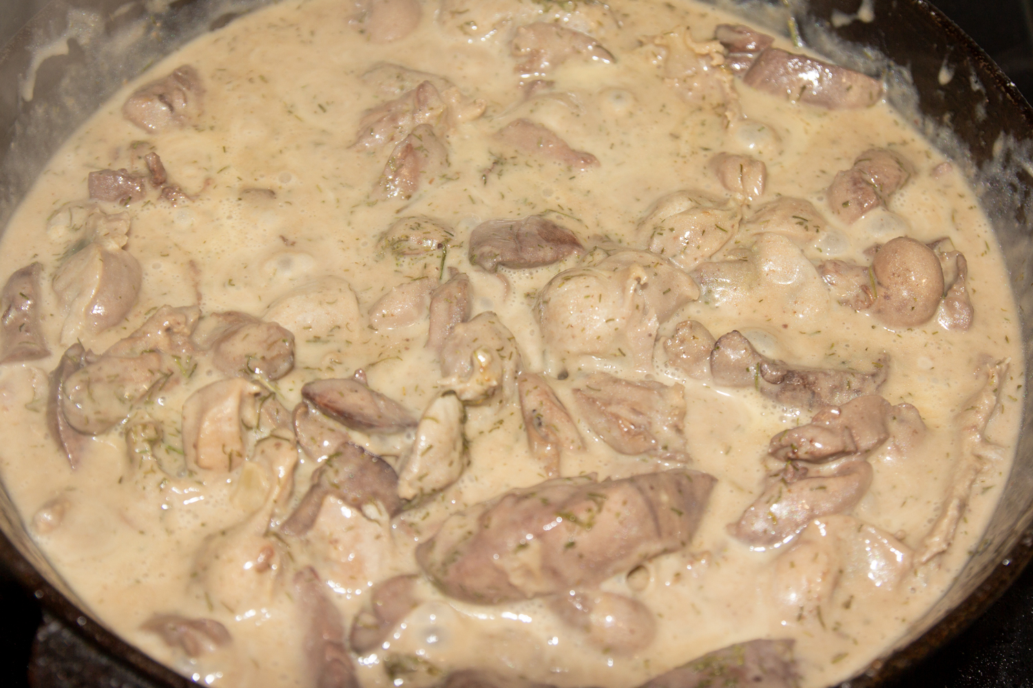 готовые субпродукты по рецепту Куриная печень и желудочки в сметанном соусе