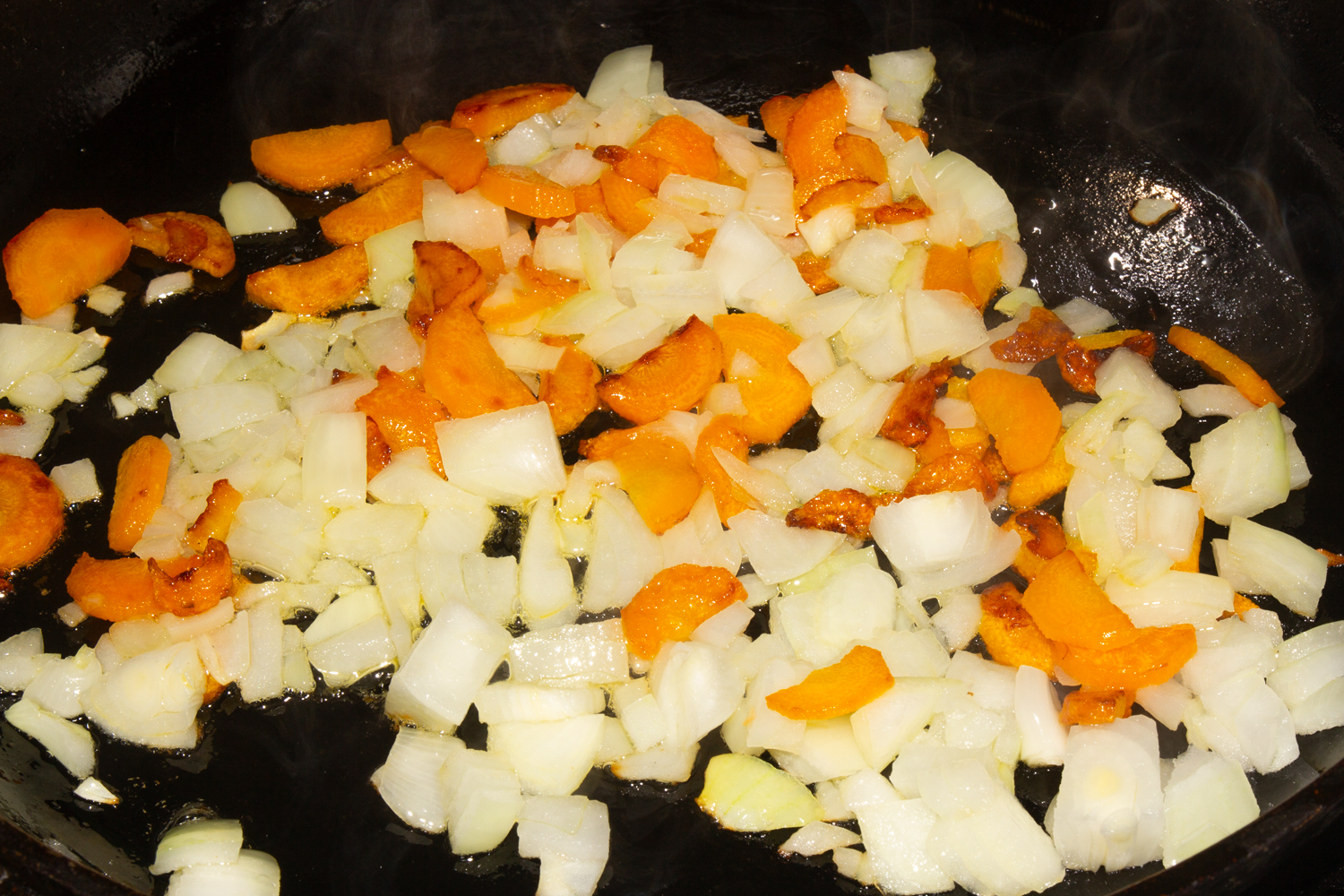 обжаренные овощи по рецепту Тушеные кабачки с морковью и помидорами