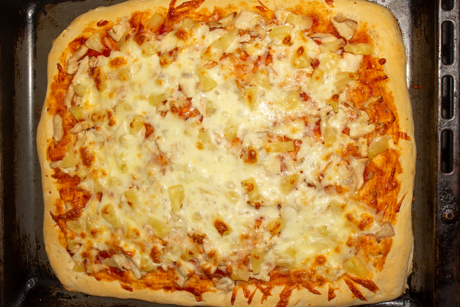 пиццу приготовьте по рецепту Пицца Гавайская готовая пицца по рецепту Пицца Гавайская