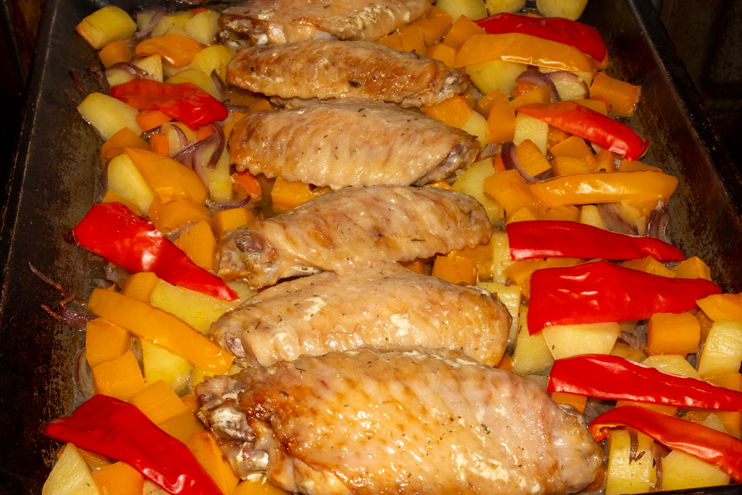 готовые крылья по рецепту Крылья индейки запеченные с овощами