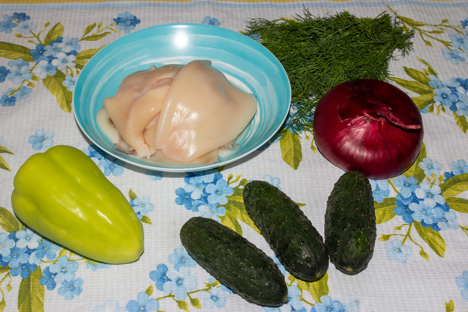 ингредиенты для рецепта Салат из кальмаров с огурцами продукты для рецепта Салат из кальмаров с огурцами