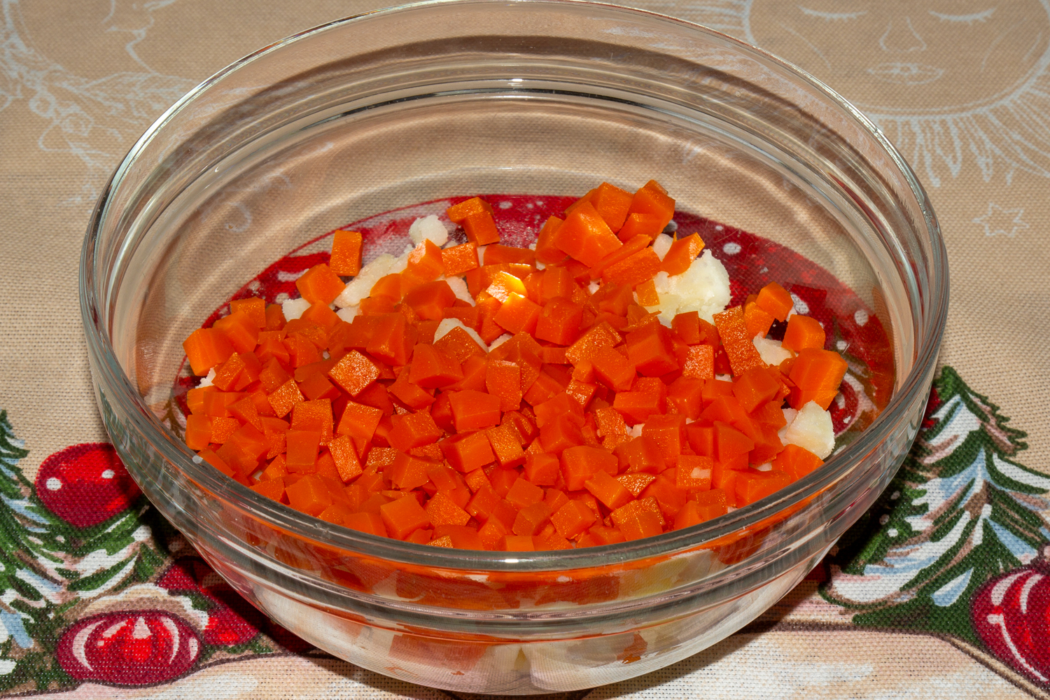 морковь нарежьте по рецепту Оливье нарезанная морковь по рецепту Оливье