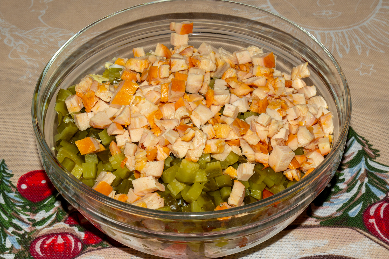 добавьте кусочки мяса по рецепту Оливье кусочки мяса по рецепту Оливье