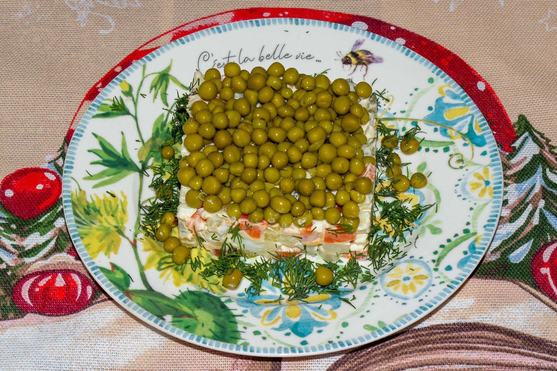 Фото к рецепту "Оливье" "Оливье"