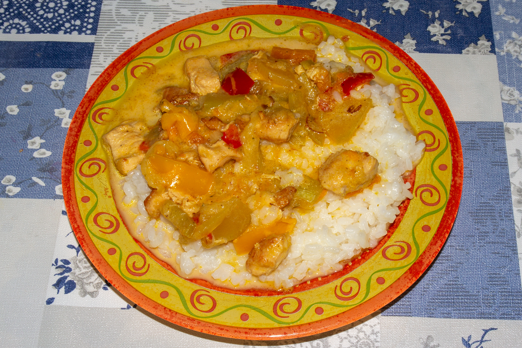 Фото к рецепту Рагу с курицей, кабачками и сметаной Рагу с курицей, кабачками и сметаной