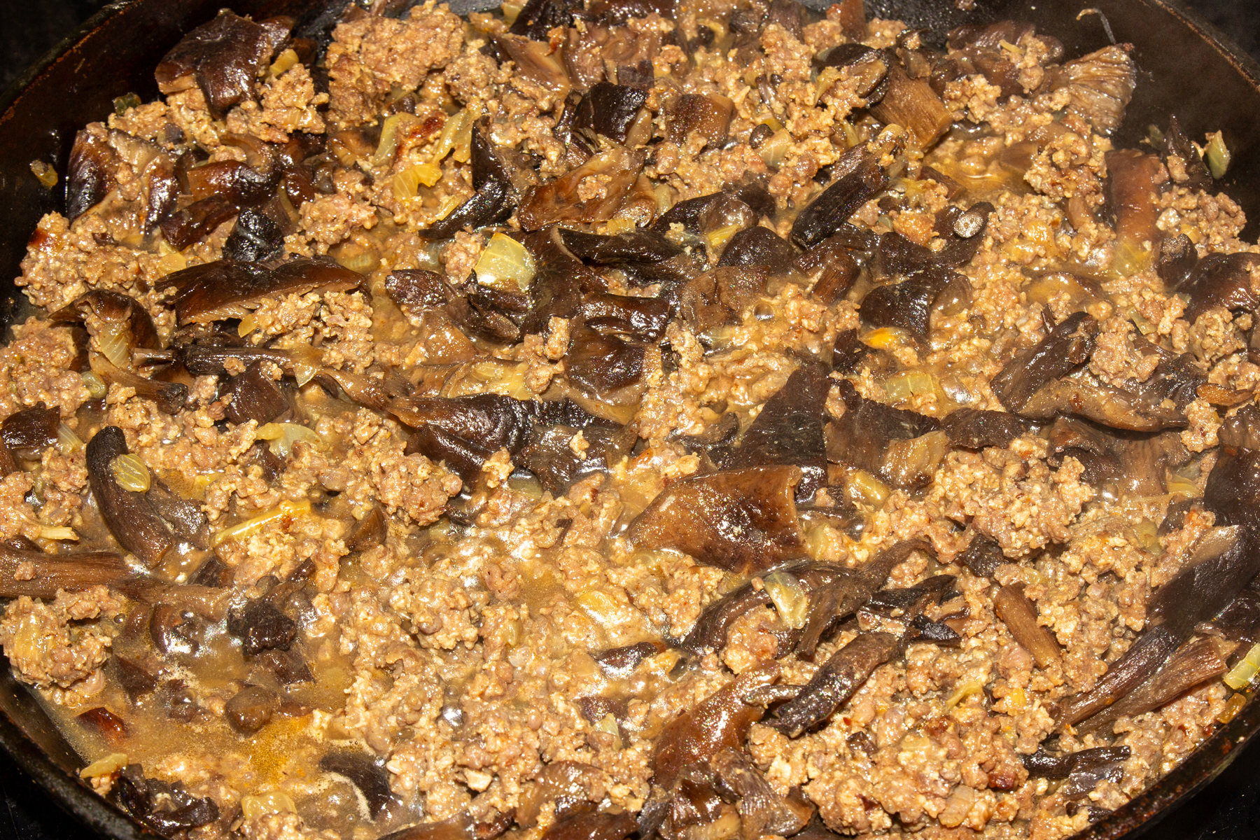 Фото к рецепту Фарш с грибами на сковороде Фарш с грибами на сковороде