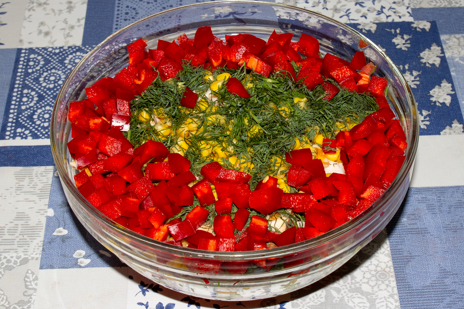 Фото к рецепту Салат Парижель с копченой курицей Салат Парижель с копченой курицей