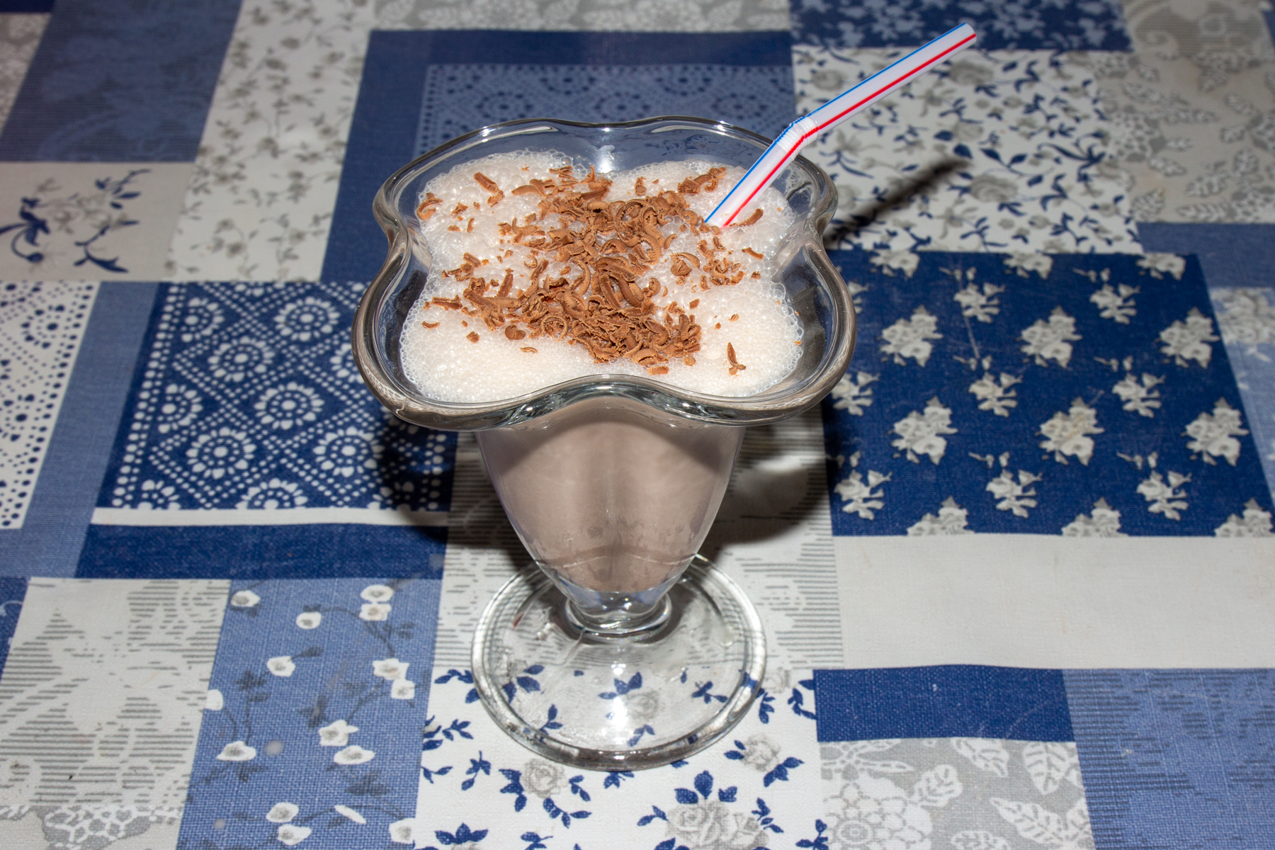 Фото к рецепту Молочный коктейль с какао Молочный коктейль с какао