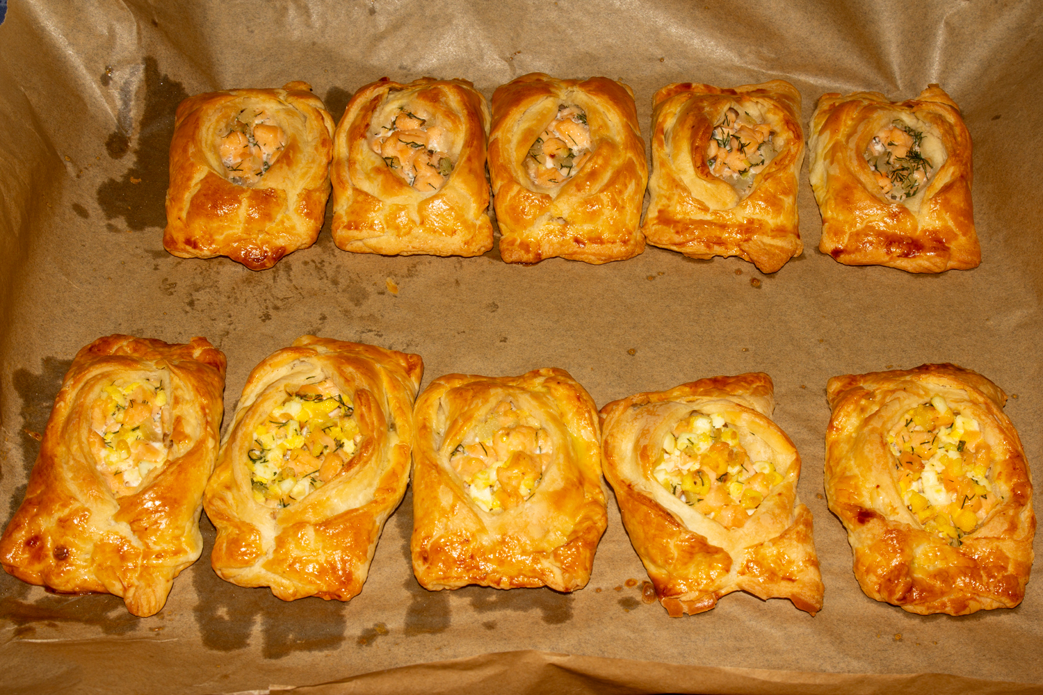 готовое блюдо по рецепту Расстегаи с рыбой