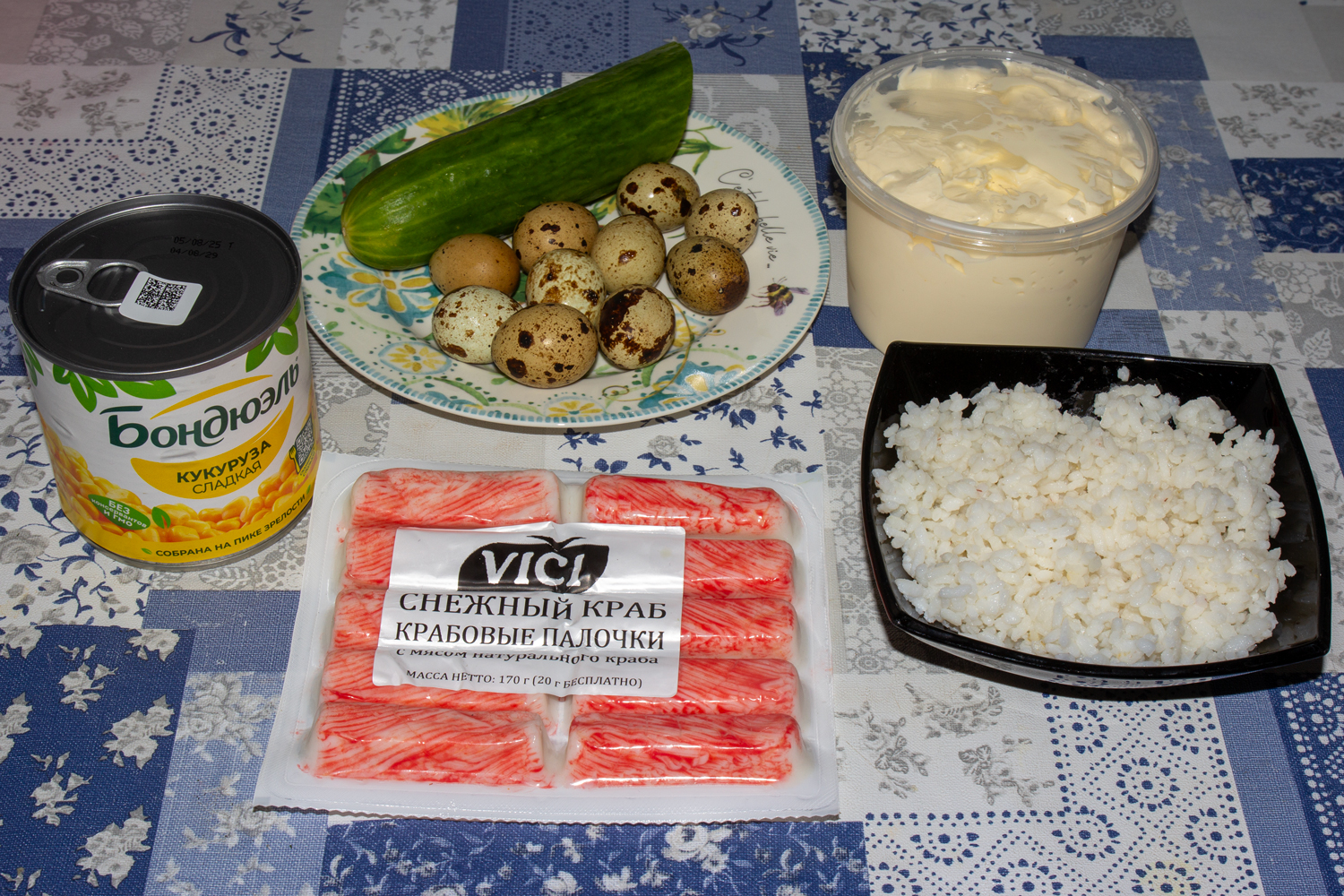 ингредиенты для рецепта Салат из крабовых палочек с кукурузой продукты для рецепта Салат из крабовых палочек с кукурузой