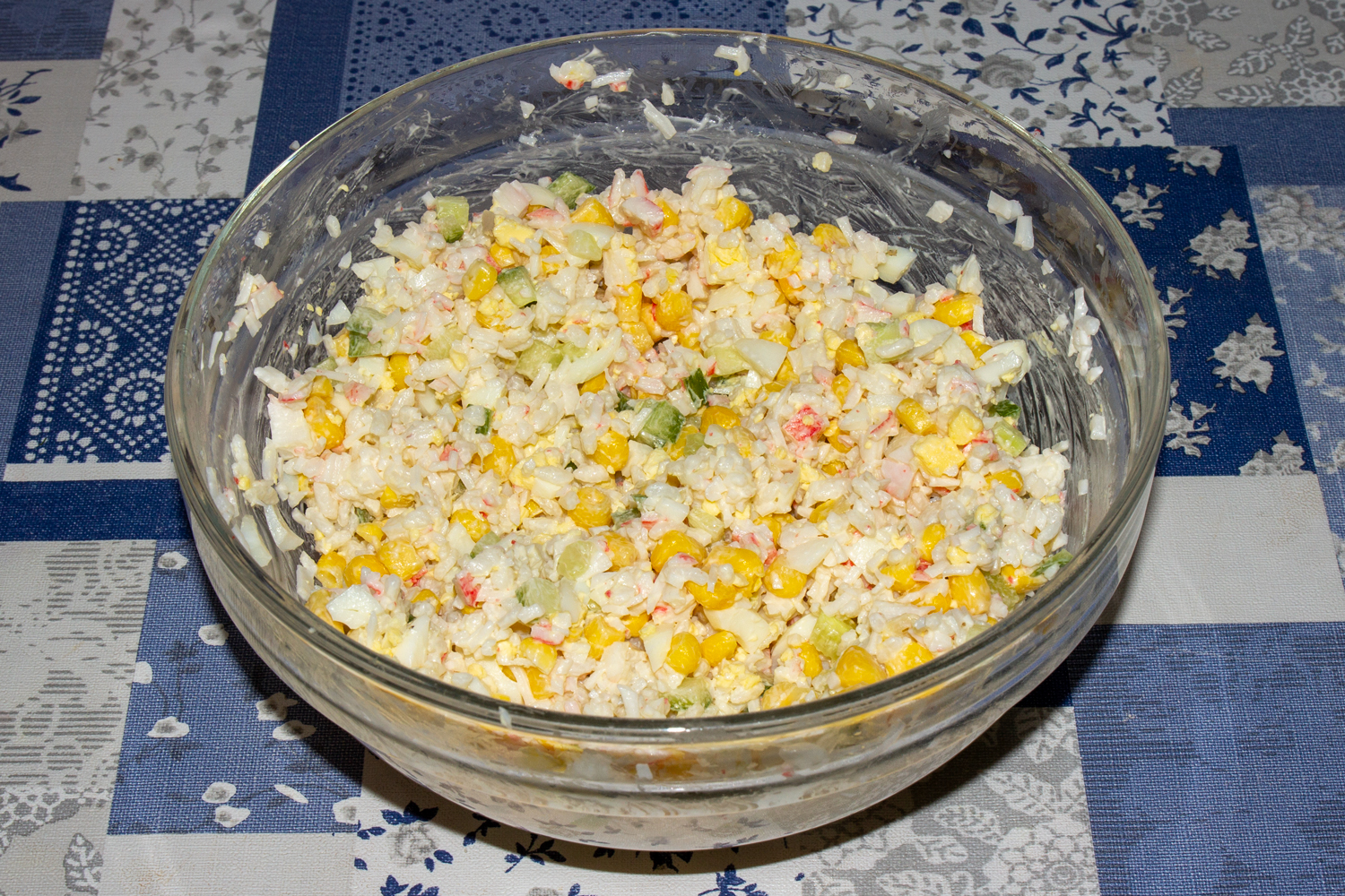 салат приготовьте по рецепту Салат из крабовых палочек с кукурузой салат приготовленный по рецепту Салат из крабовых палочек с кукурузой