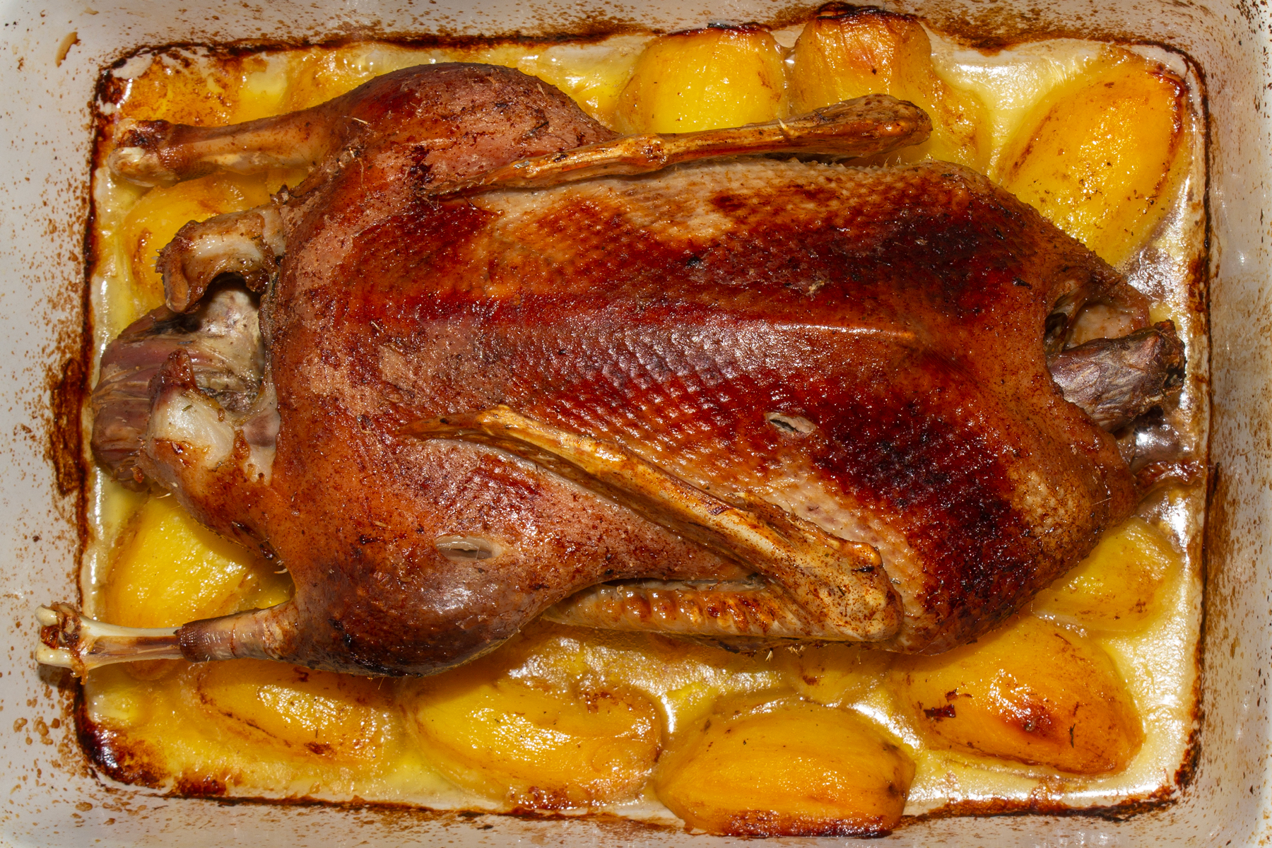 Фото к рецепту Утка с картошкой в духовке Утка с картошкой в духовке