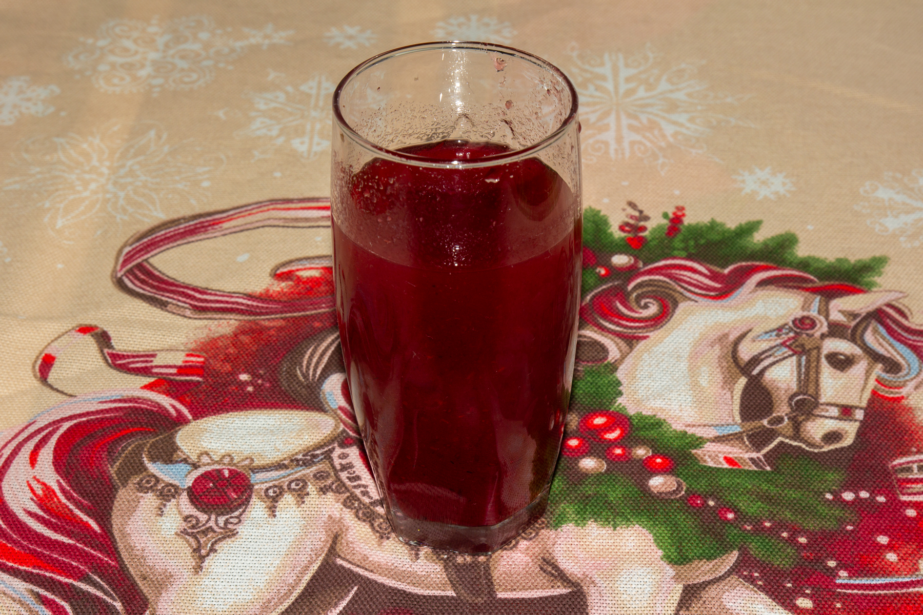 Фото к рецепту Брусничный морс Брусничный морс