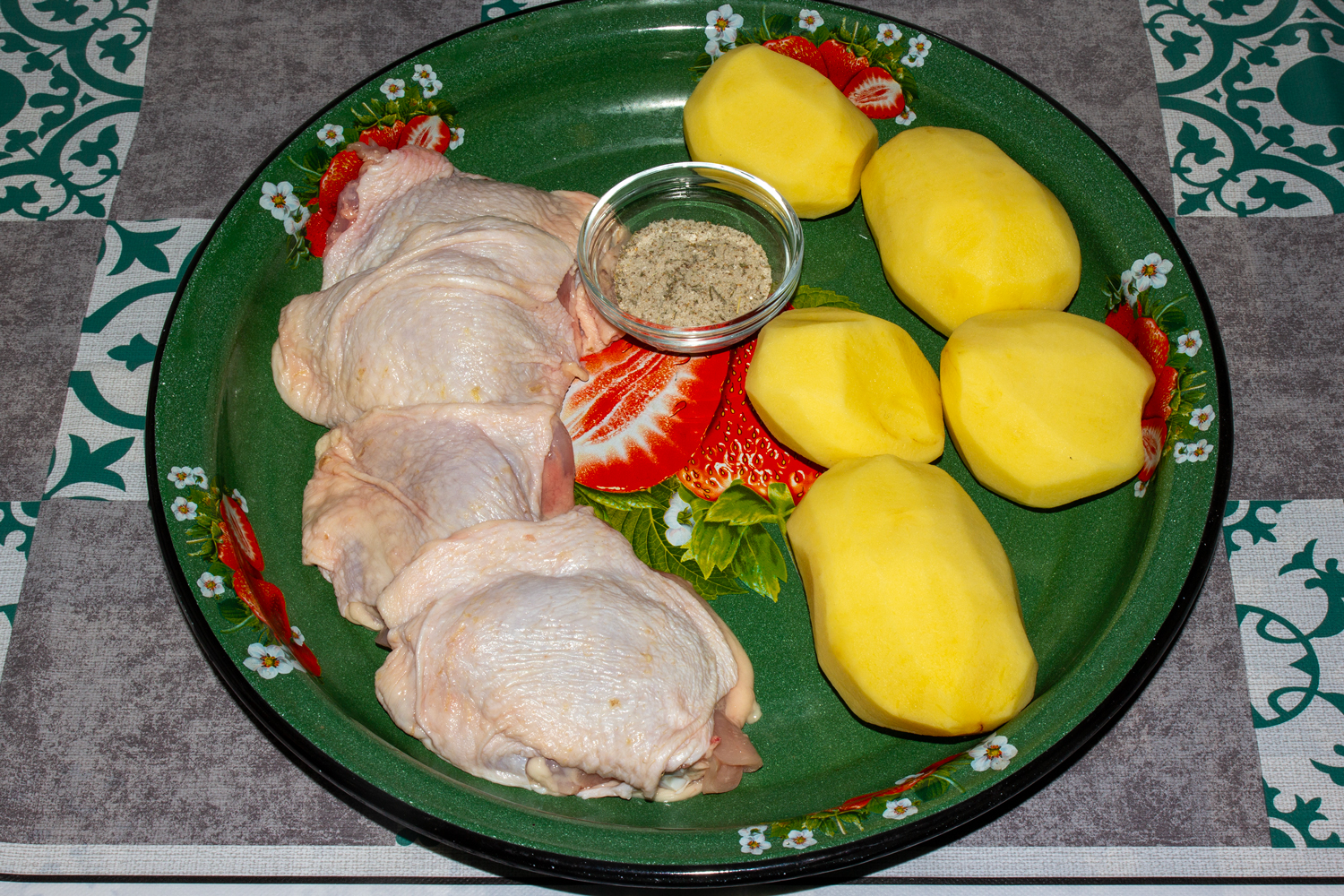 ингредиенты для рецепта Бедра курицы запеченные продукты для рецепта Бедра курицы запеченные