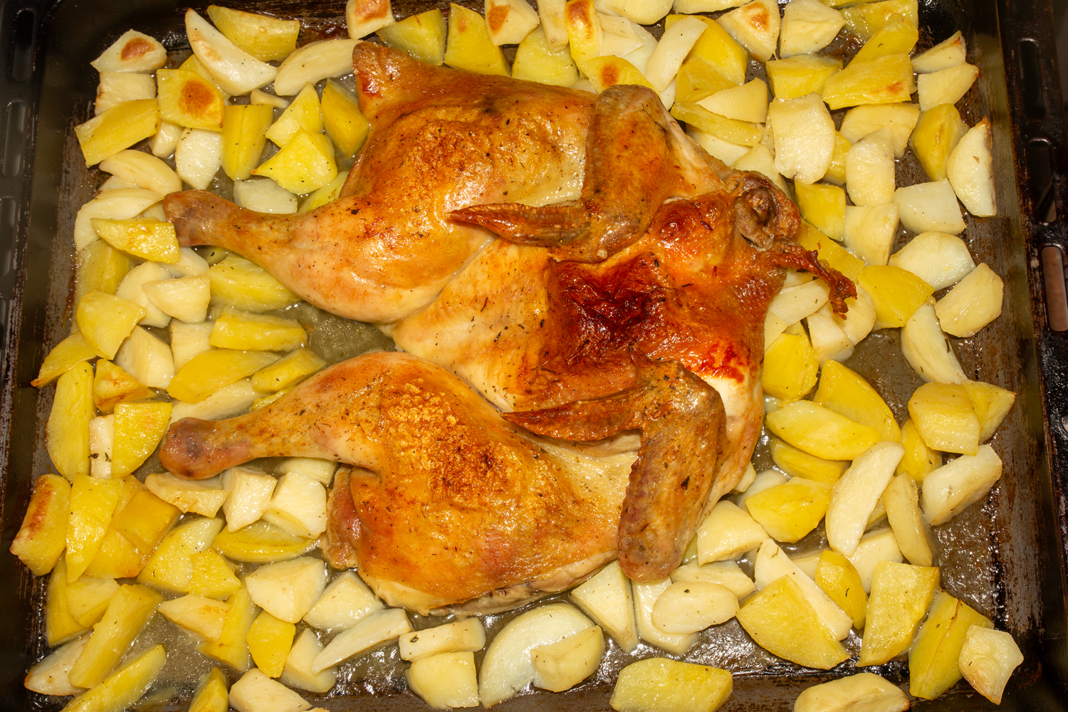 курица приготовленная по рецепту Курица, запечённая на противне с картошкой готовая курица по рецепту Курица, запечённая на противне с картошкой