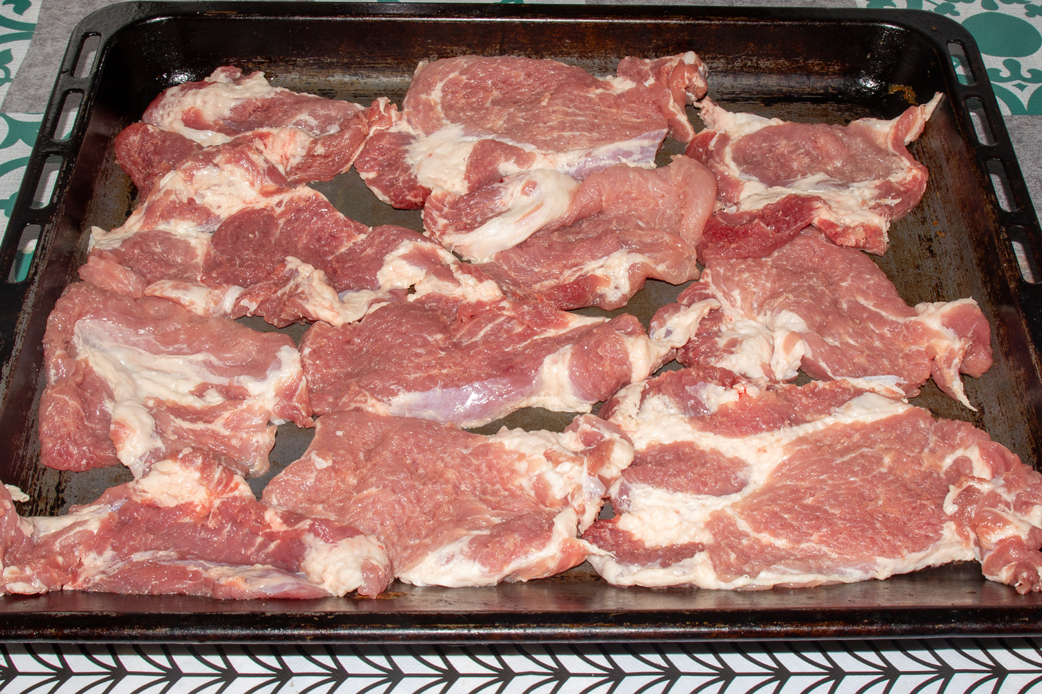 стейки нарезанные по рецепту Свиные стейки с грибами под сыром