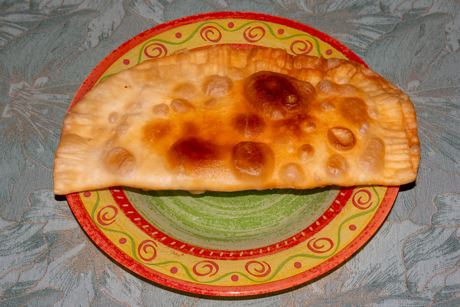 Фото к рецепту Чебуреки с ветчиной с сыром Чебуреки с ветчиной с сыром