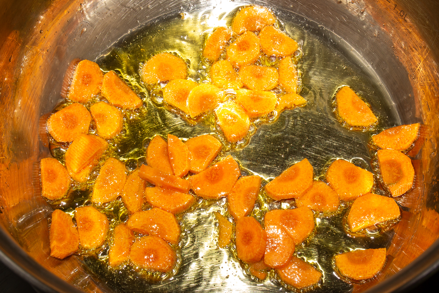 нарезанная морковь по рецепту Суп Охотничий с колбасками